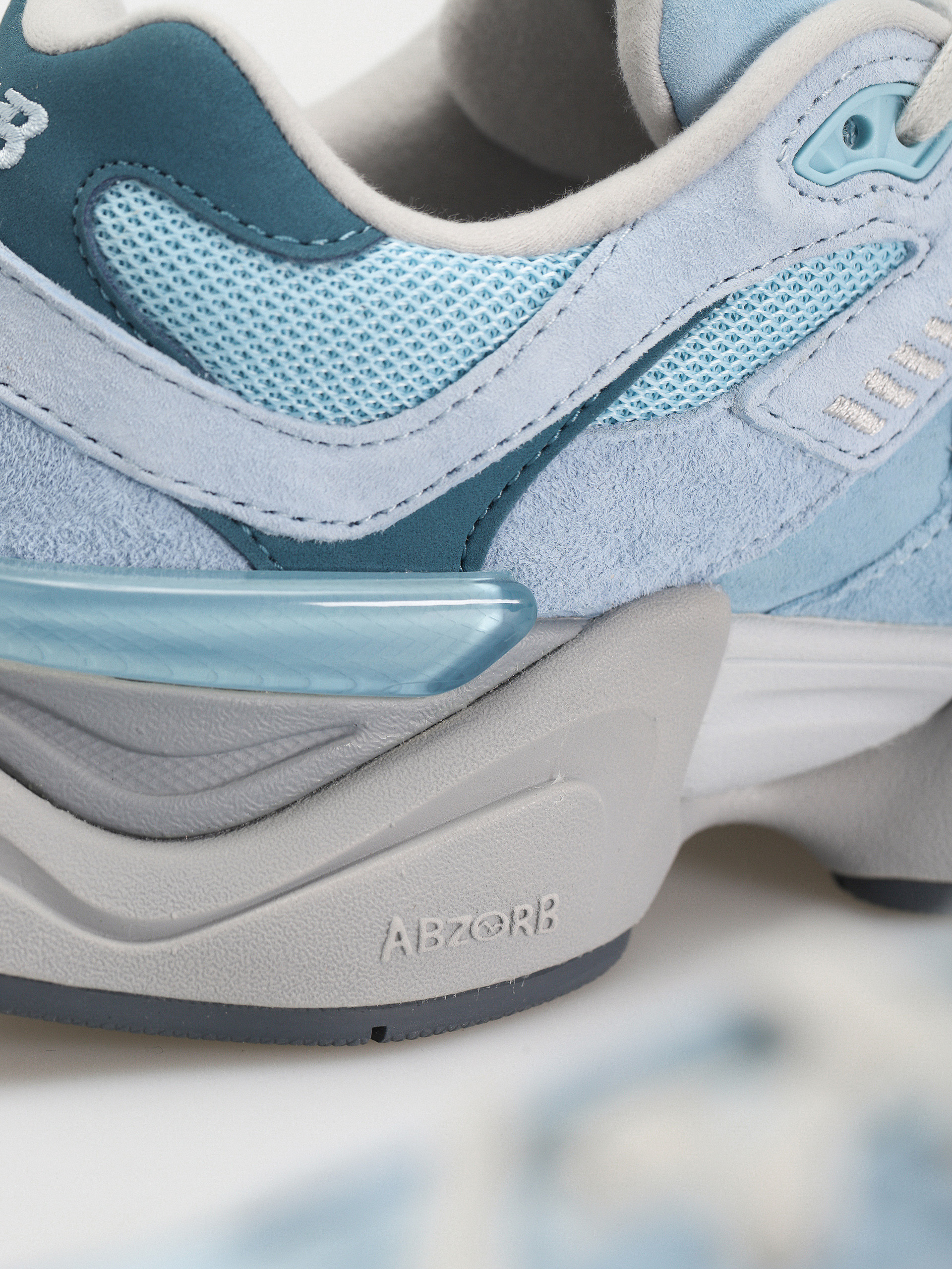 Pantofi New Balance 9060 (chrome blue)