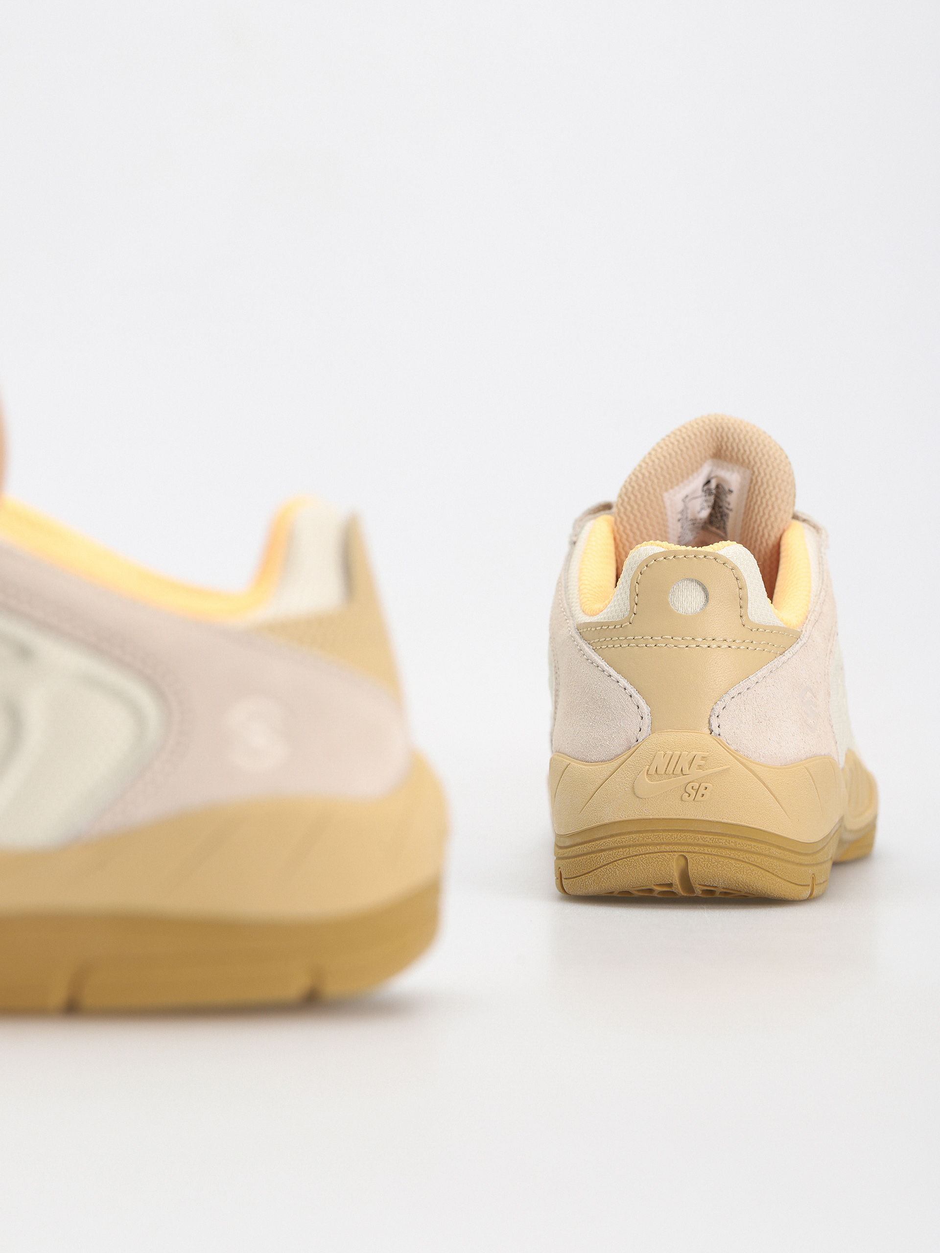 Pantofi Nike SB Vertebrae Te (coconut milk/jade ice sesame flt gold)