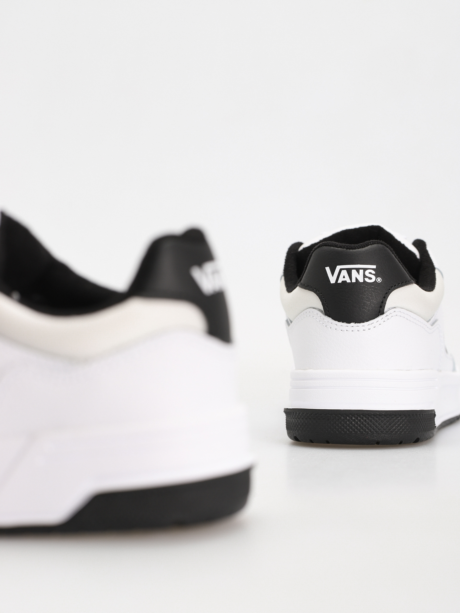 Pantofi Vans Upland (white/black)