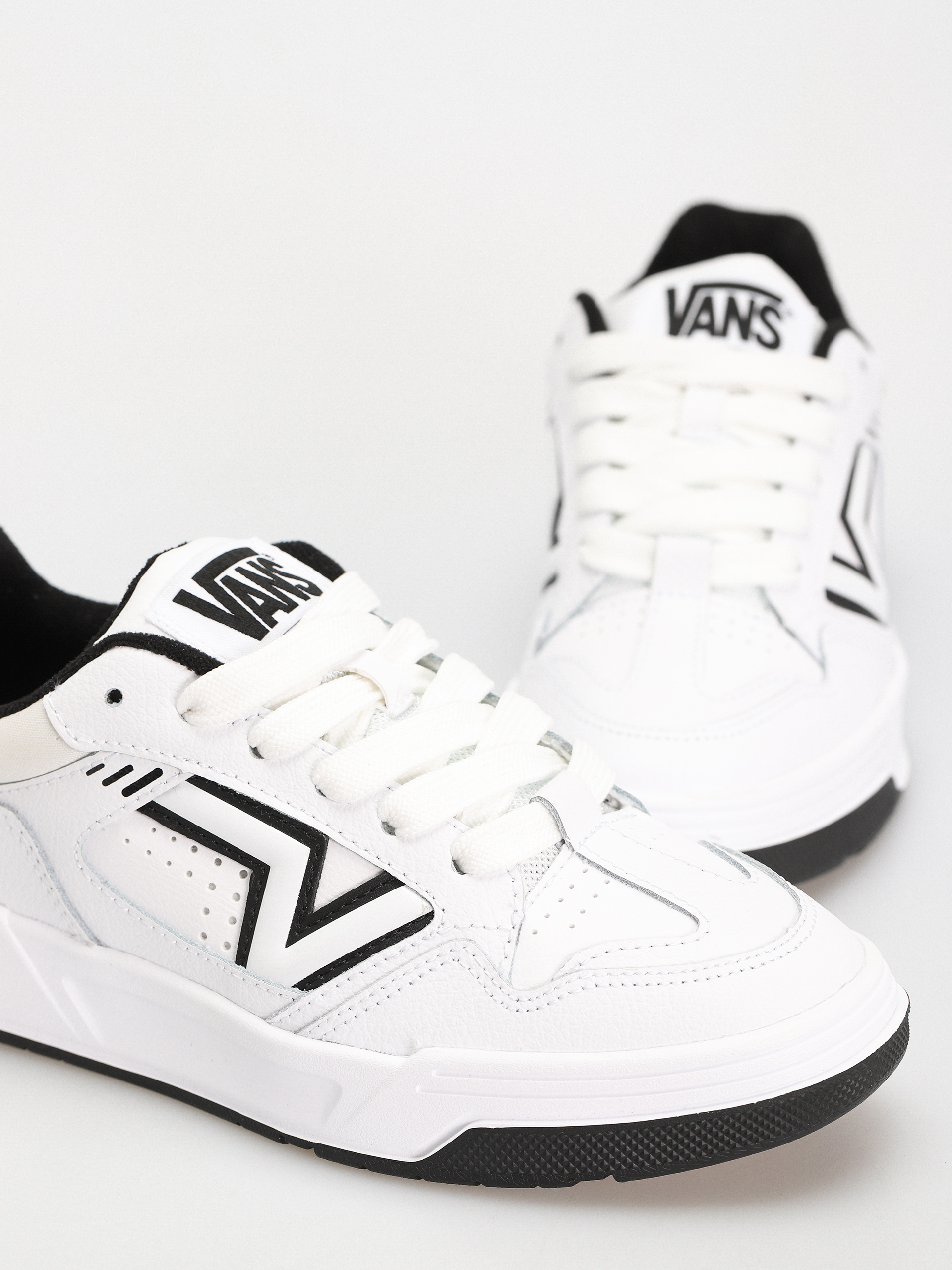 Pantofi Vans Upland (white/black)