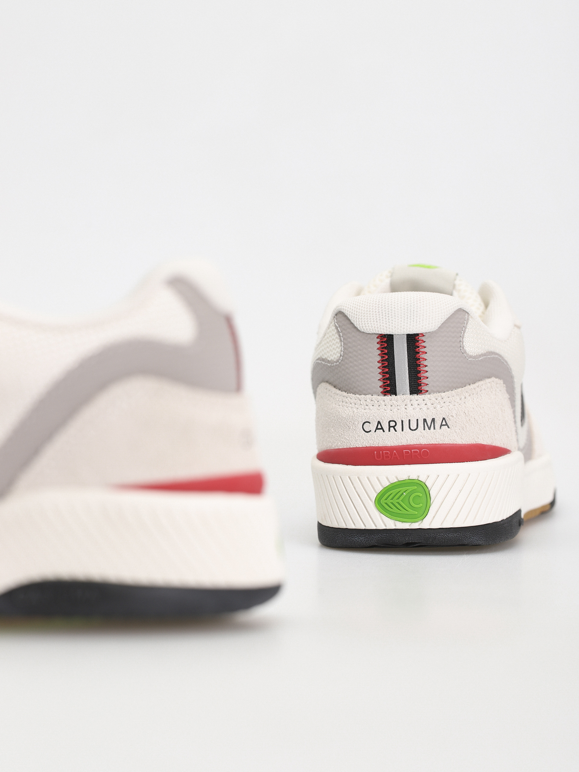 Pantofi Cariuma UBA PRO (smoke white/red & black)