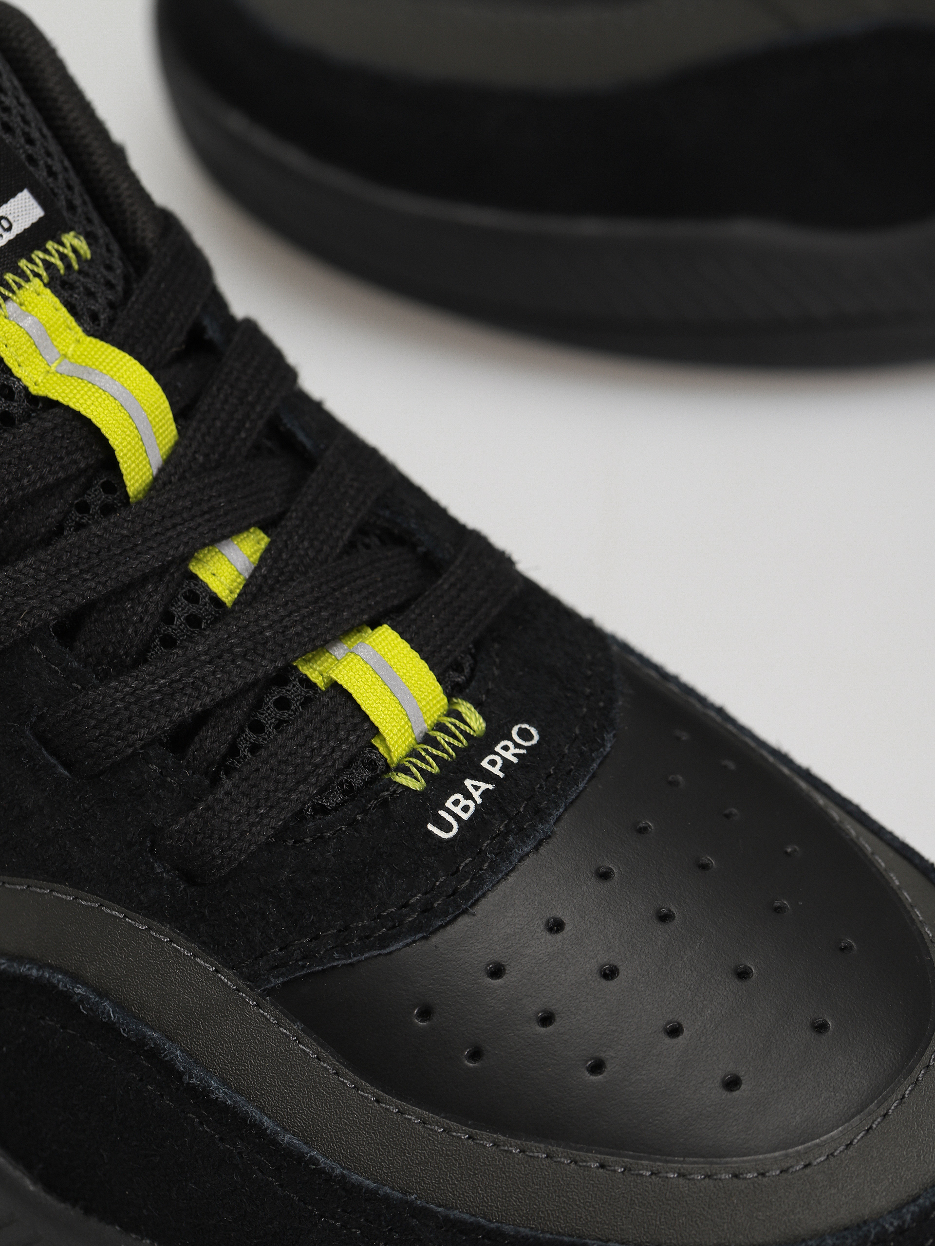 Pantofi Cariuma UBA PRO (all black/green & off white)