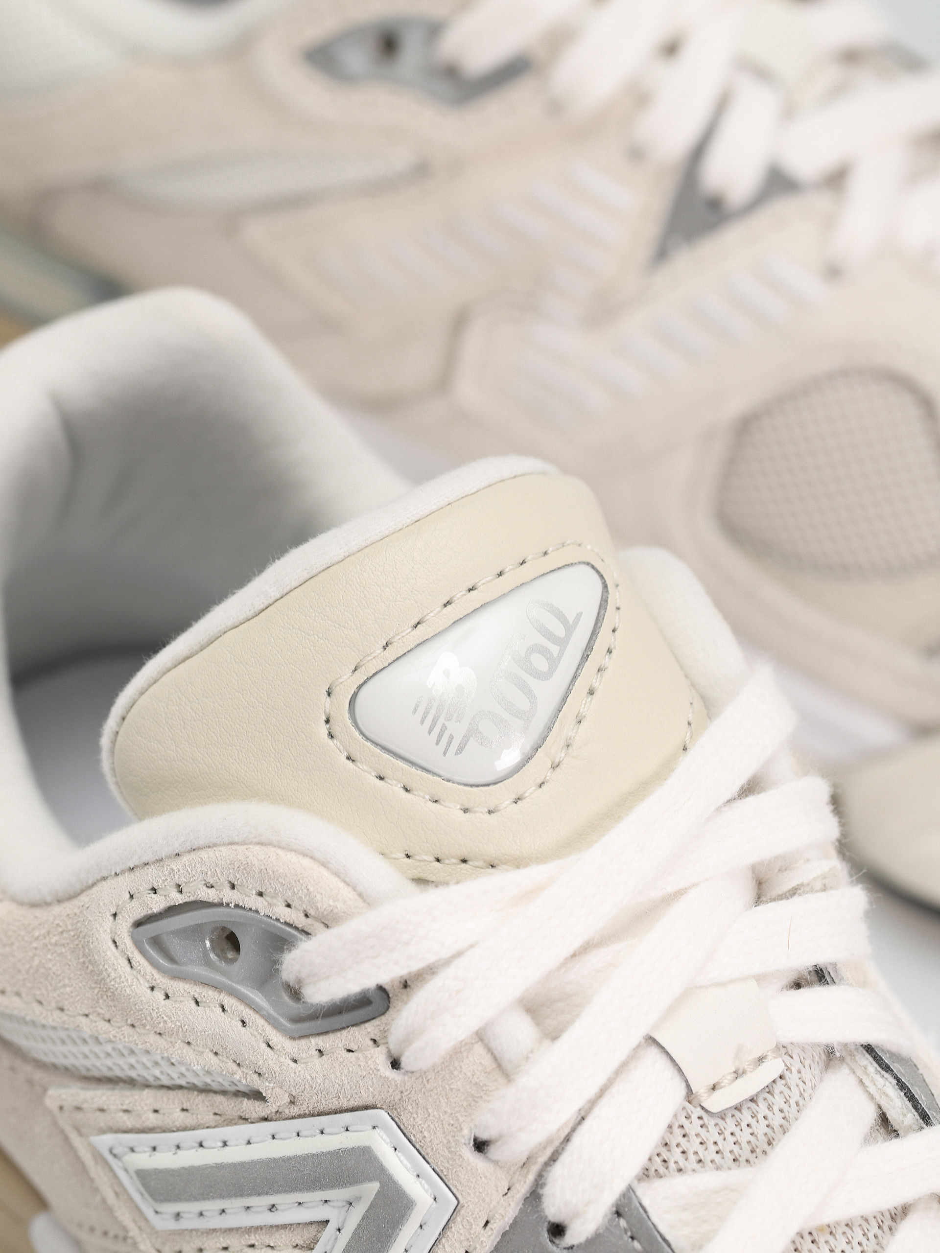 Pantofi New Balance 9060 (sea salt moonbeam)