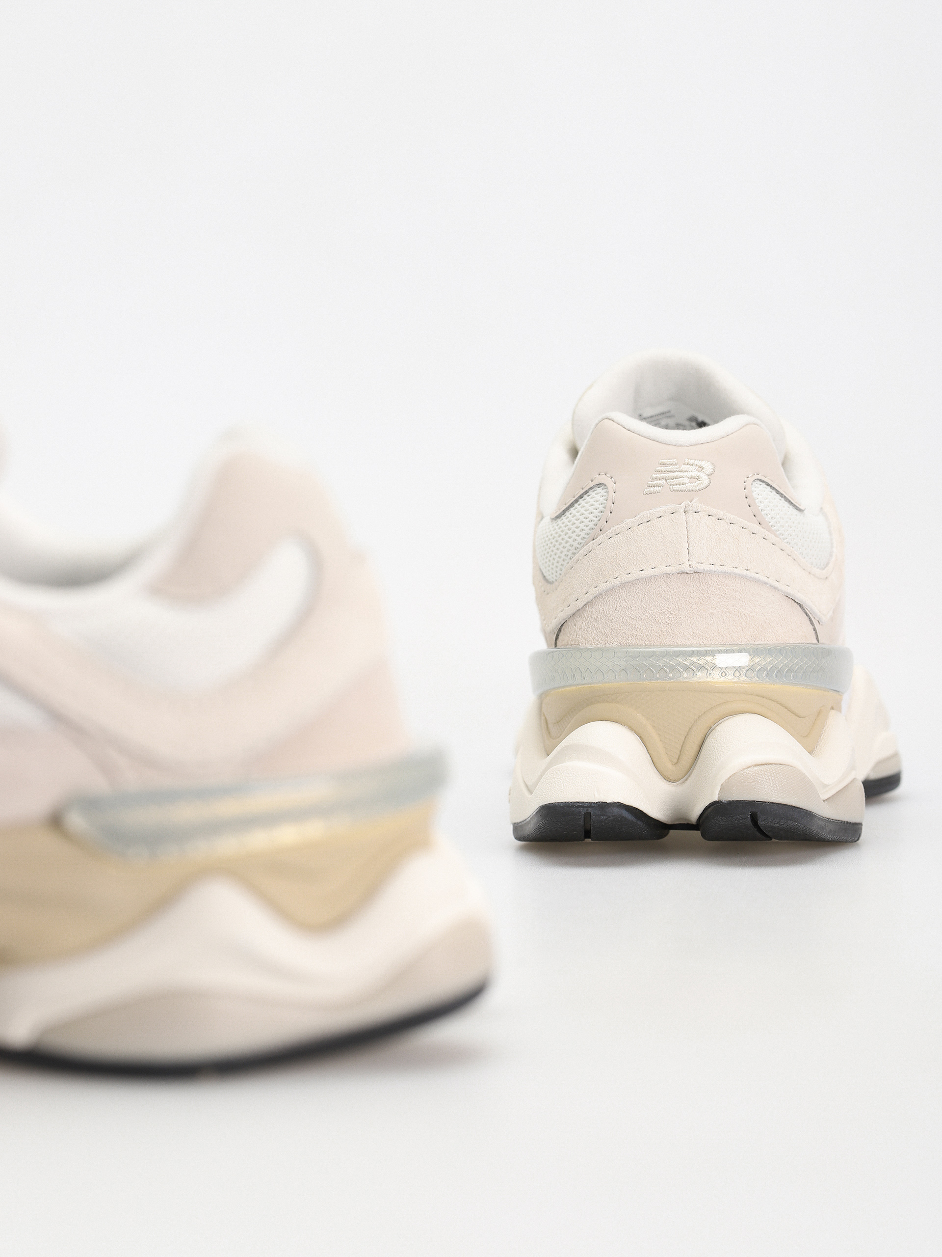 Pantofi New Balance 9060 (sea salt moonbeam)