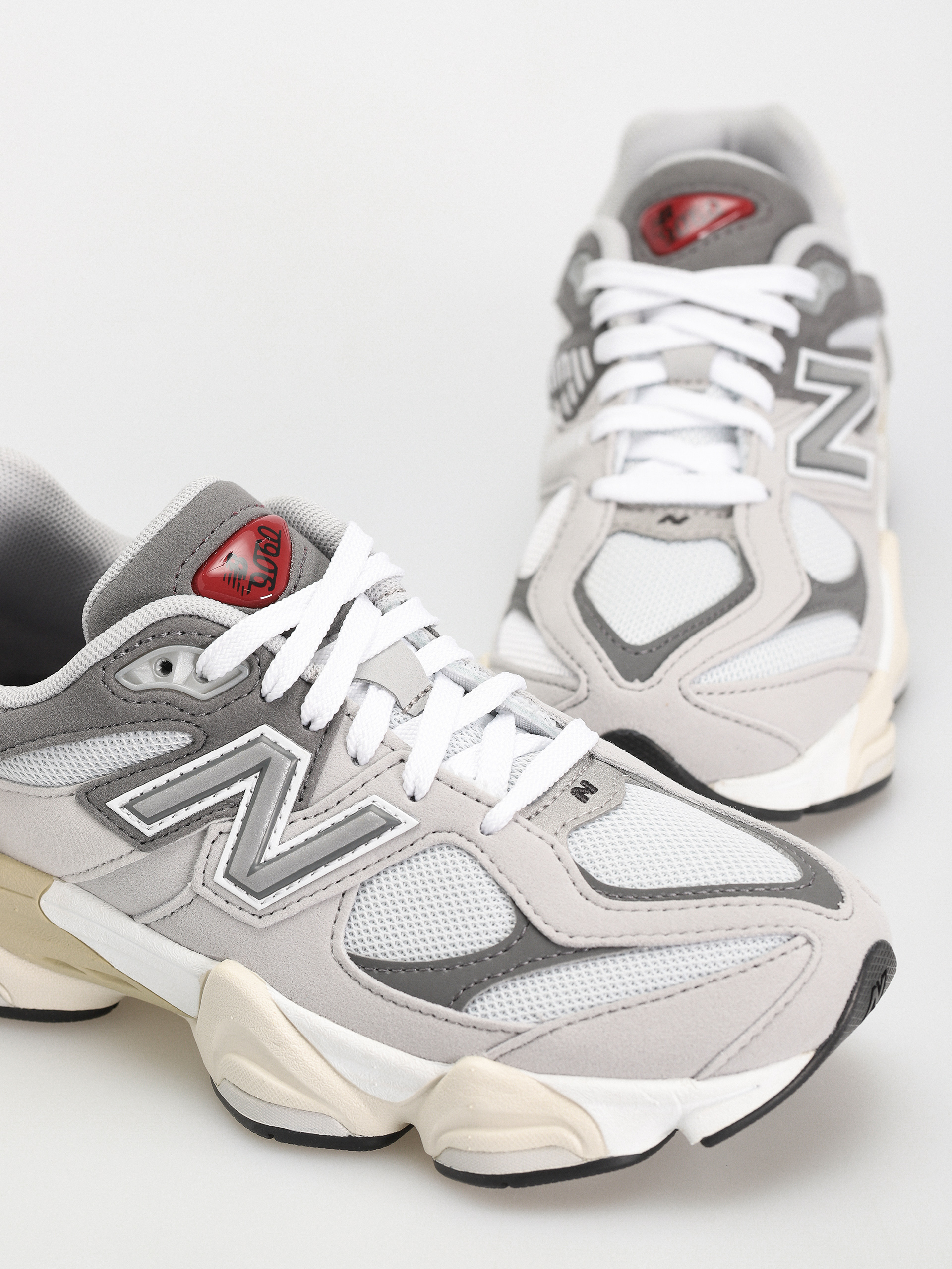 Pantofi New Balance 9060 JR - gri (raincloud)
