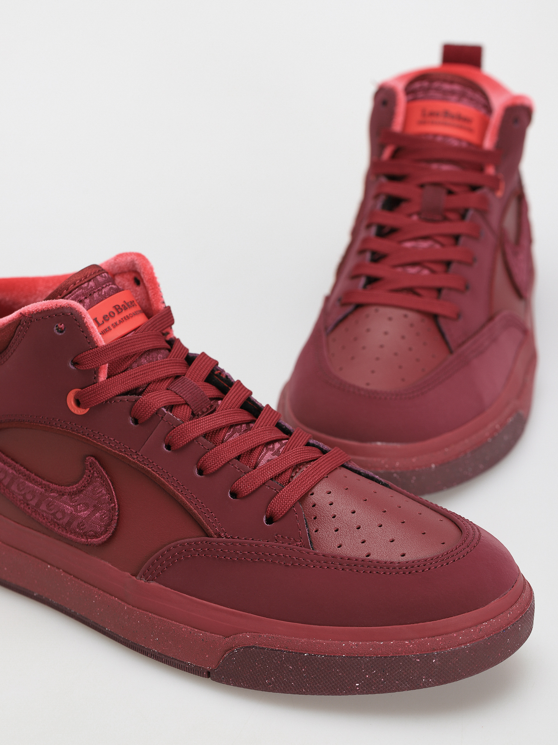 Pantofi Nike SB React Leo Prm (dark beetroot/dark beetroot team red)