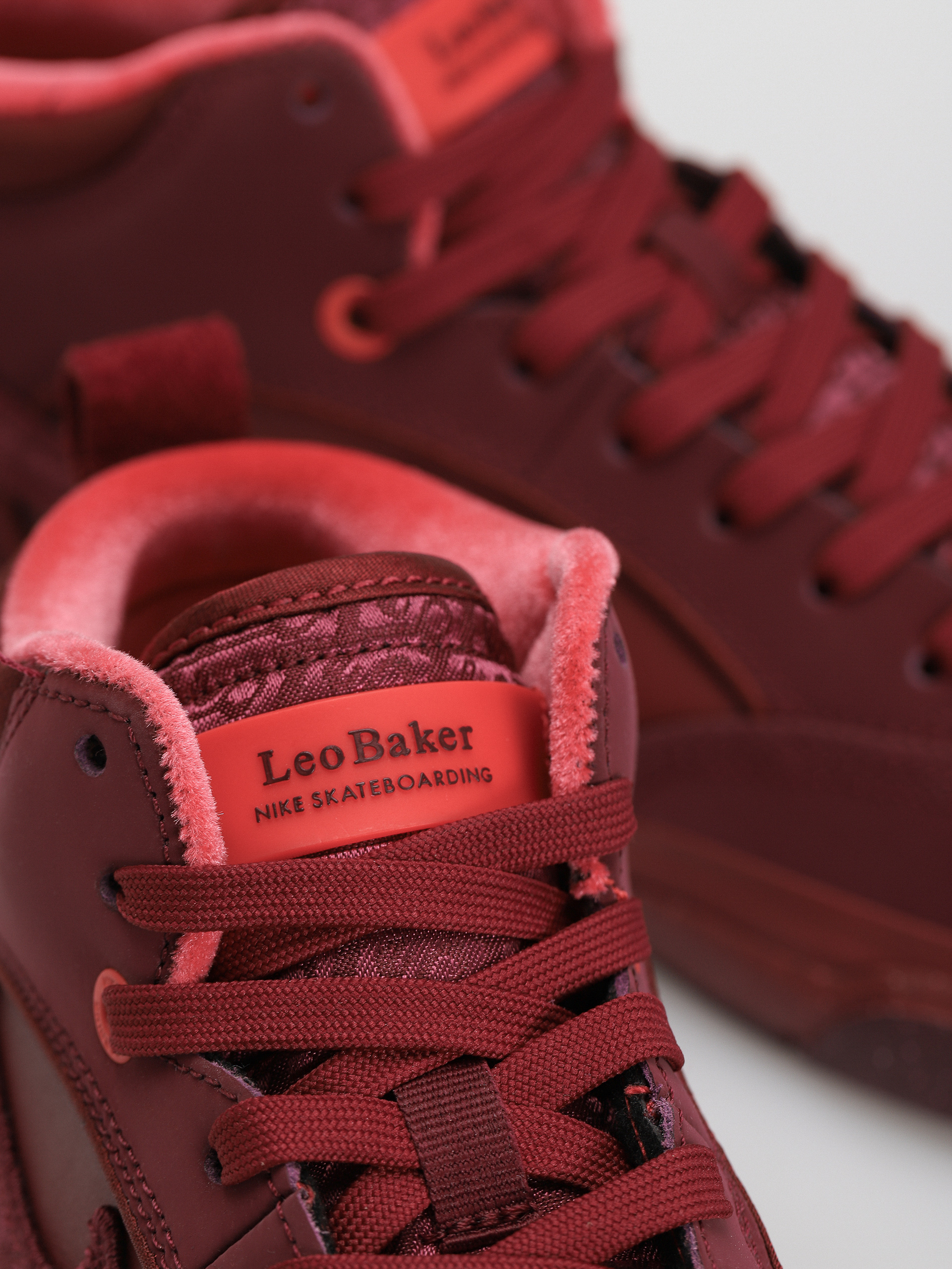 Pantofi Nike SB React Leo Prm (dark beetroot/dark beetroot team red)
