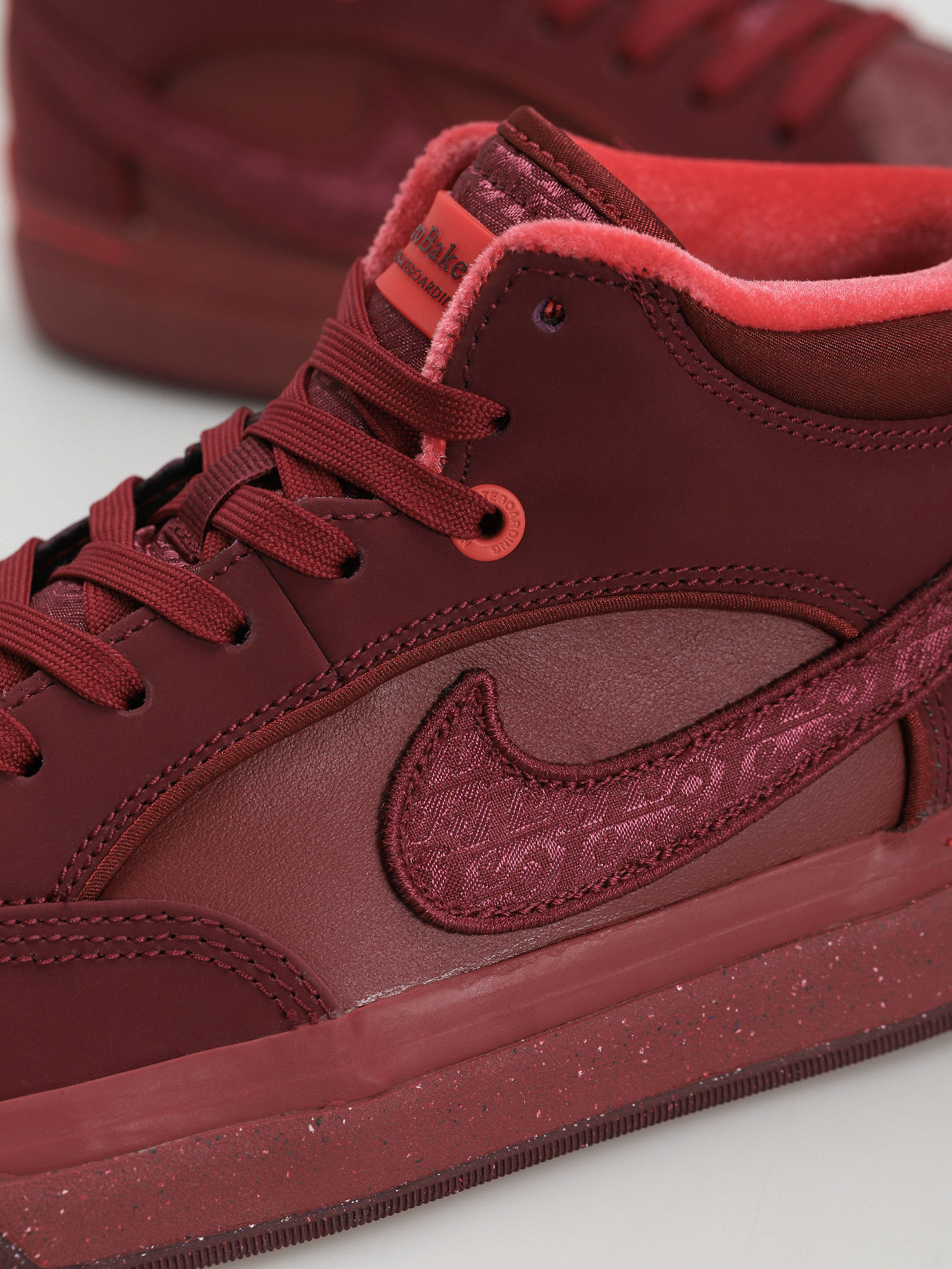 Pantofi Nike SB React Leo Prm (dark beetroot/dark beetroot team red)