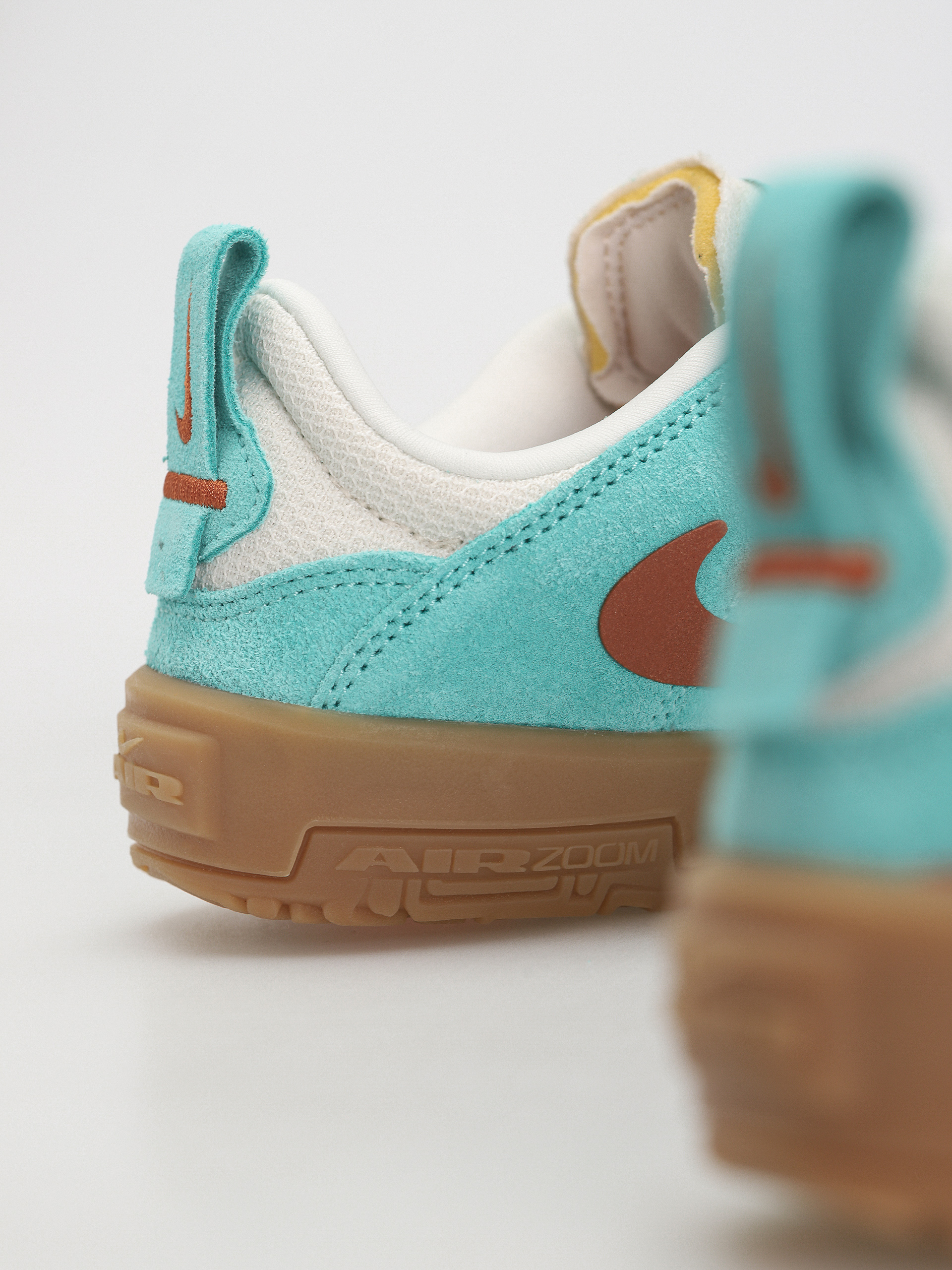 Pantofi Nike SB Day One JR (green frost/dark russet phantom)