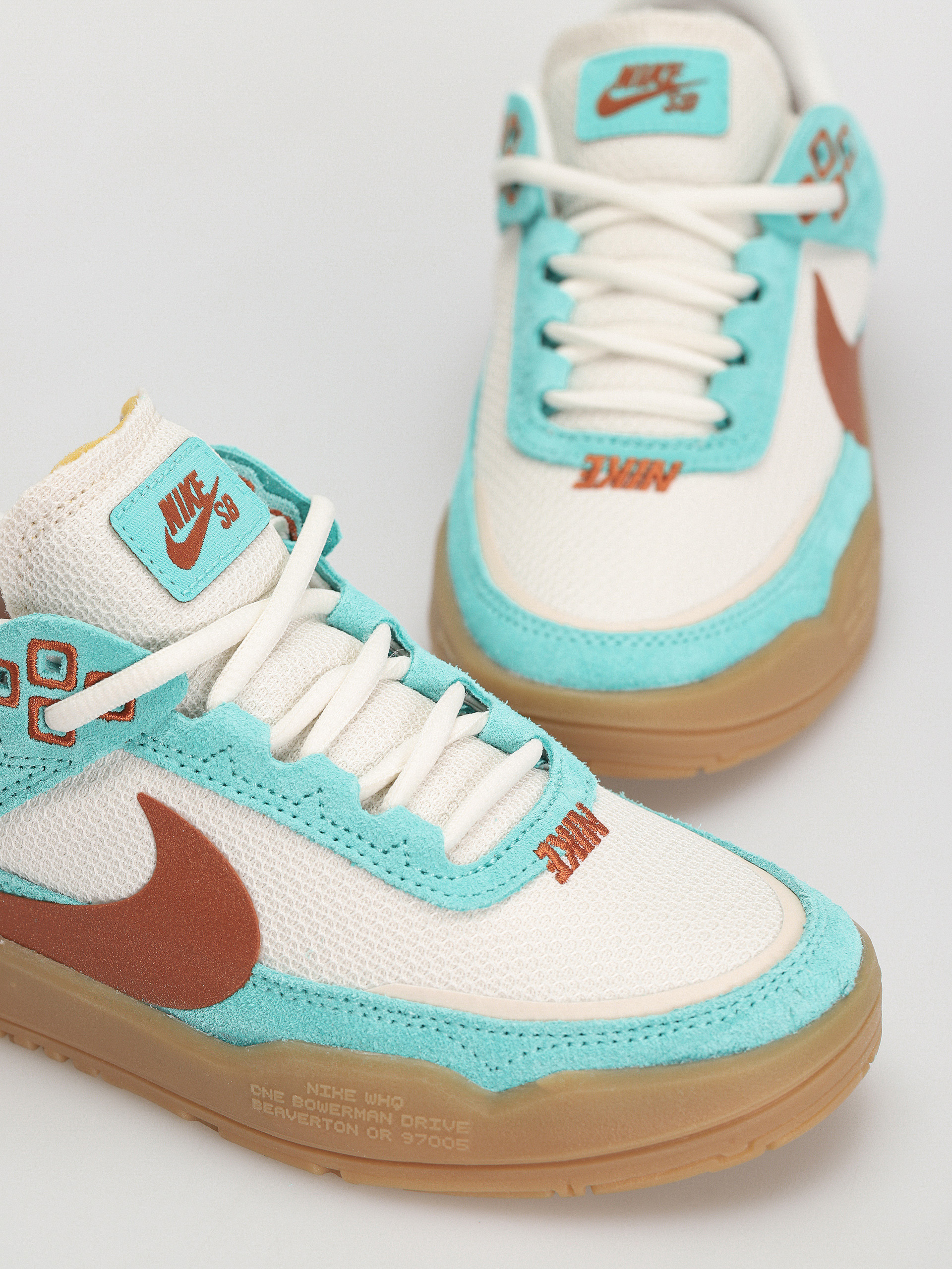 Pantofi Nike SB Day One JR (green frost/dark russet phantom)