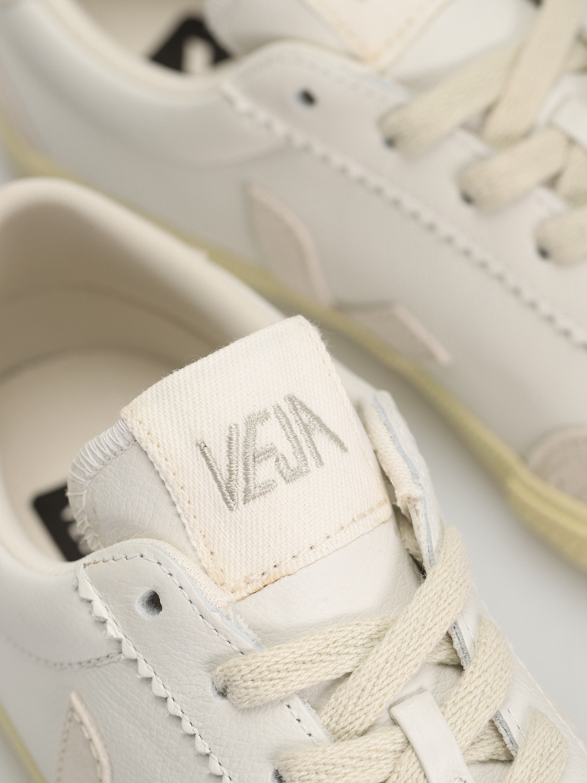 Pantofi Veja Volley Wmn (white natural)