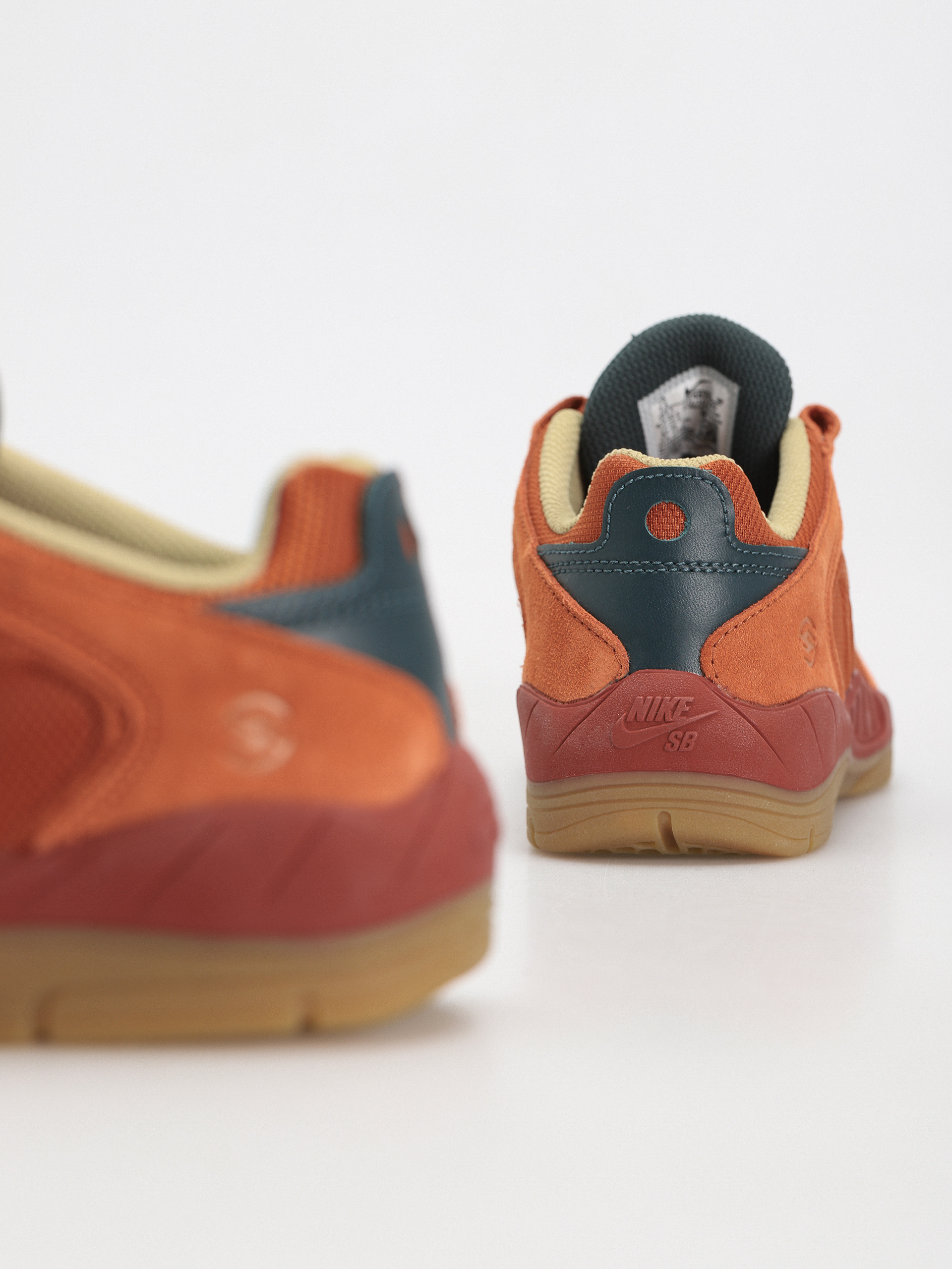 Pantofi Nike SB Vertebrae Te (dark russet/pear desert orange)