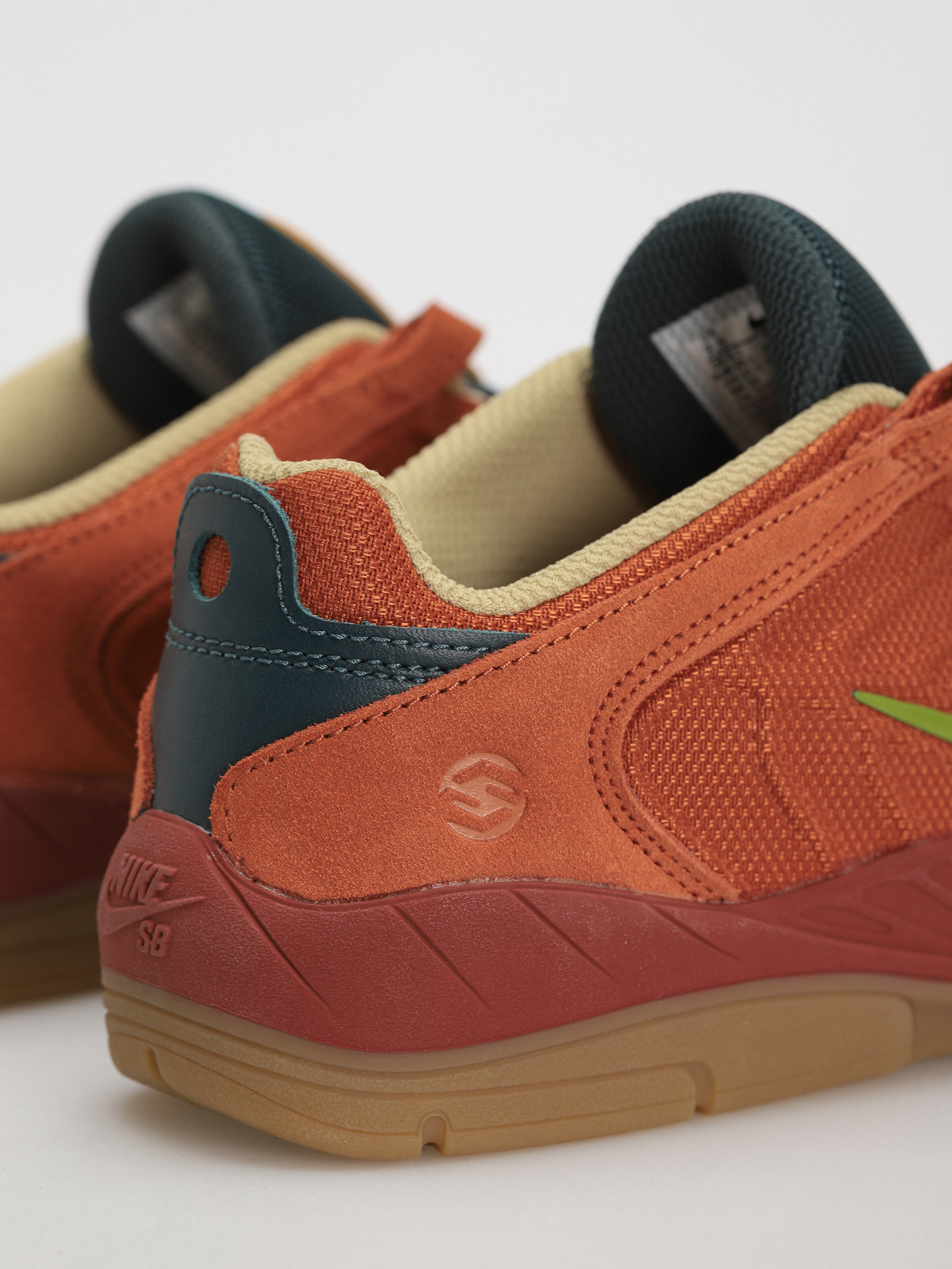 Pantofi Nike SB Vertebrae Te (dark russet/pear desert orange)