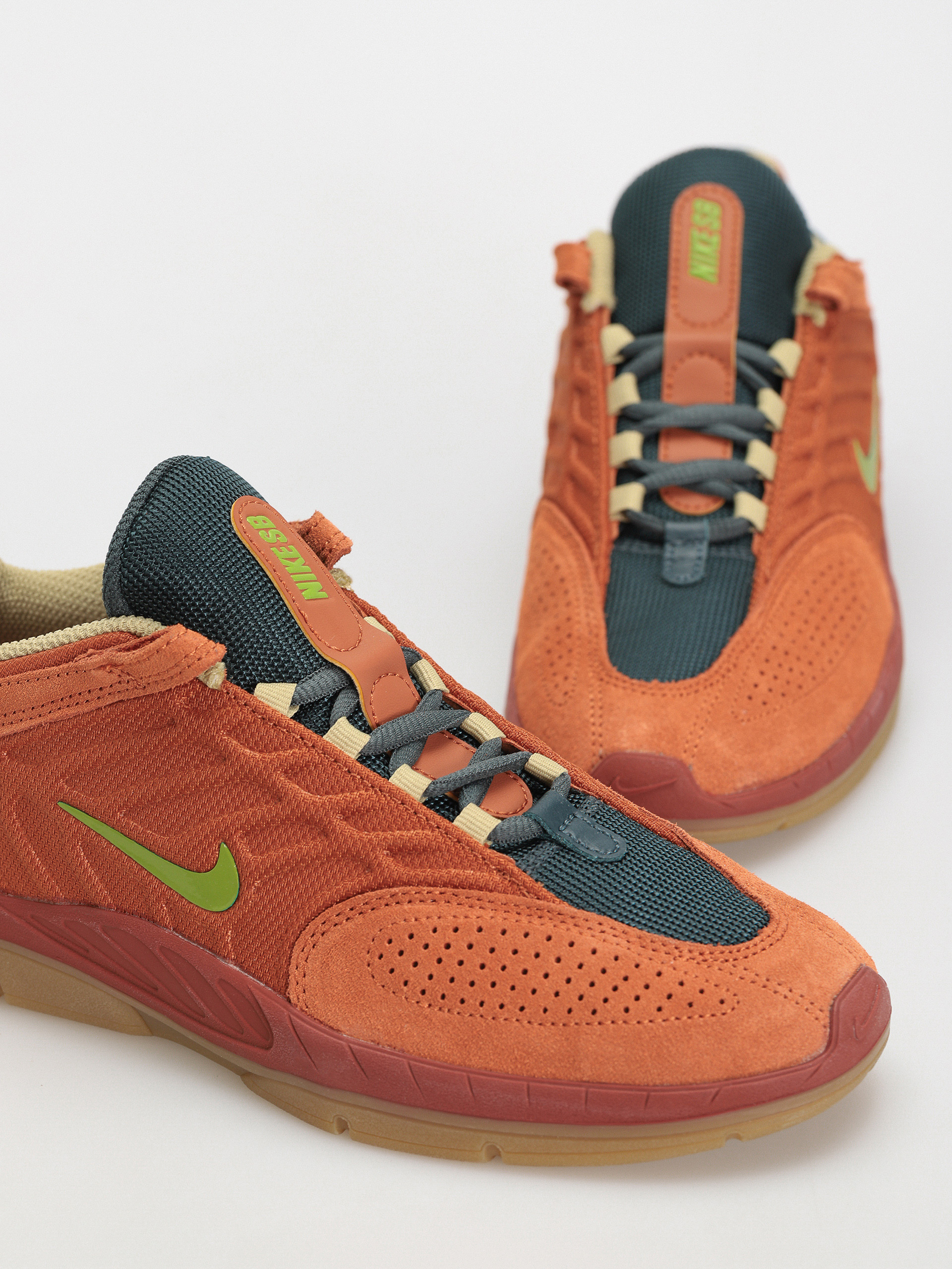 Pantofi Nike SB Vertebrae Te (dark russet/pear desert orange)