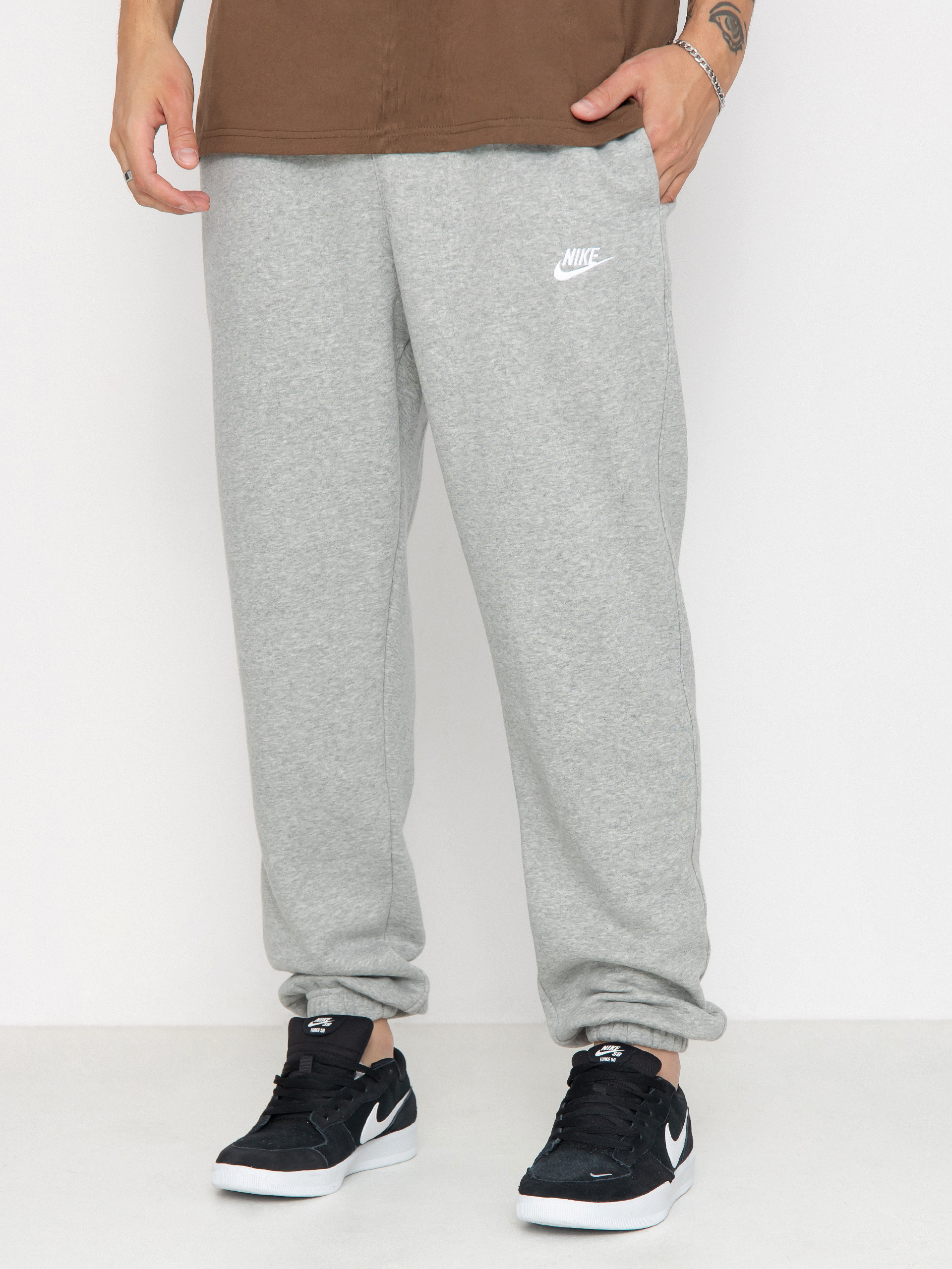 Pantaloni Nike SB Club Fleece (dk grey heather/matte silver/white)