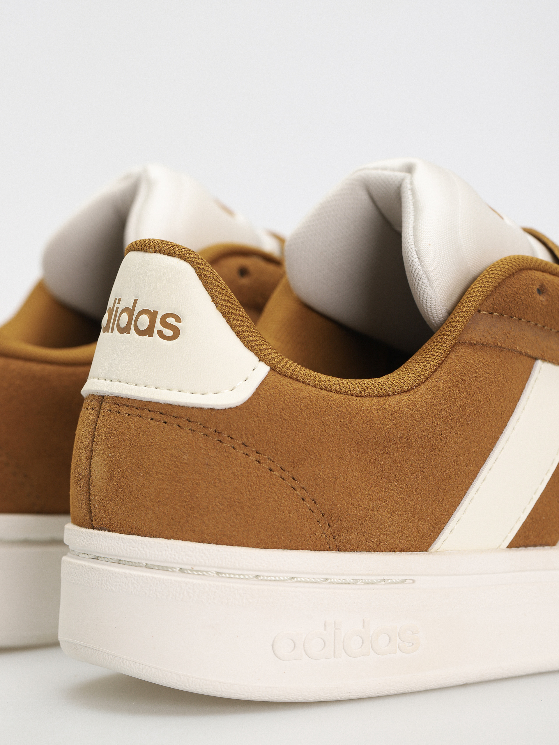 Pantofi adidas Grand Court Alpha 0 - maro (brostr/owhite/owhite)