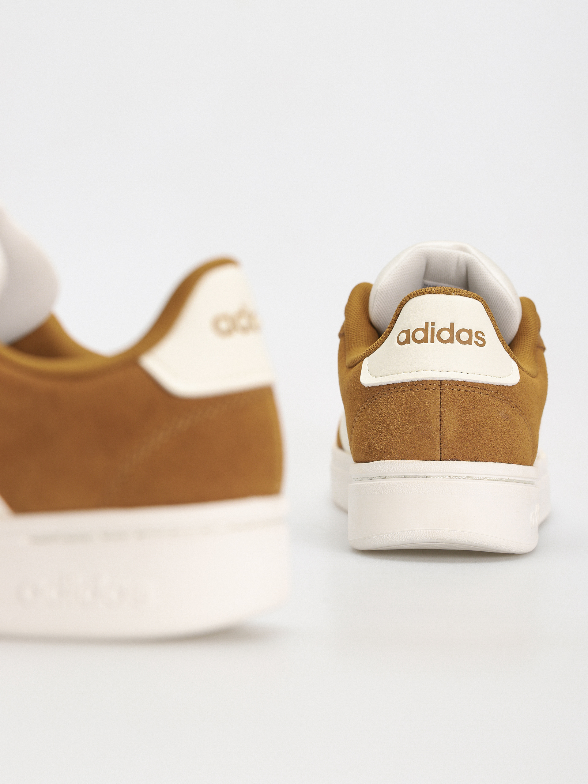 Pantofi adidas Grand Court Alpha 0 (brostr/owhite/owhite)