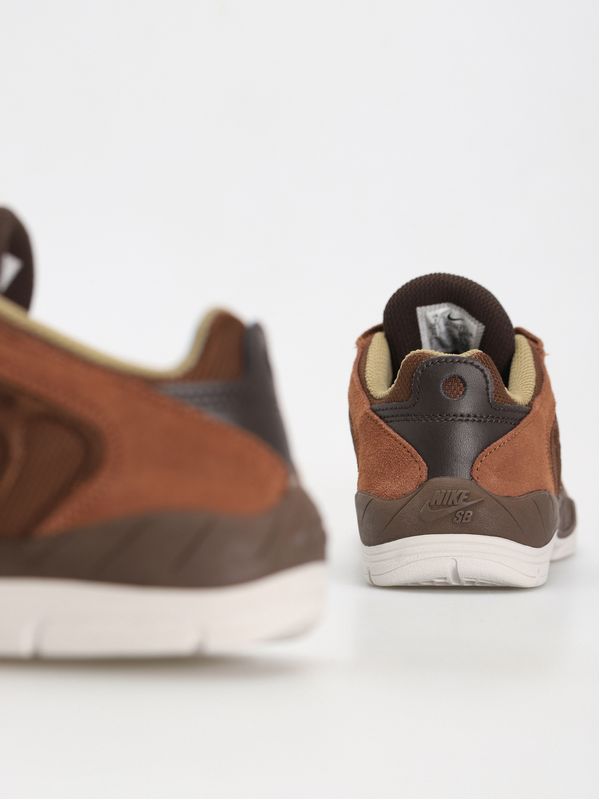 Pantofi Nike SB Vertebrae (cacao  wow/dragon red lt british tan)