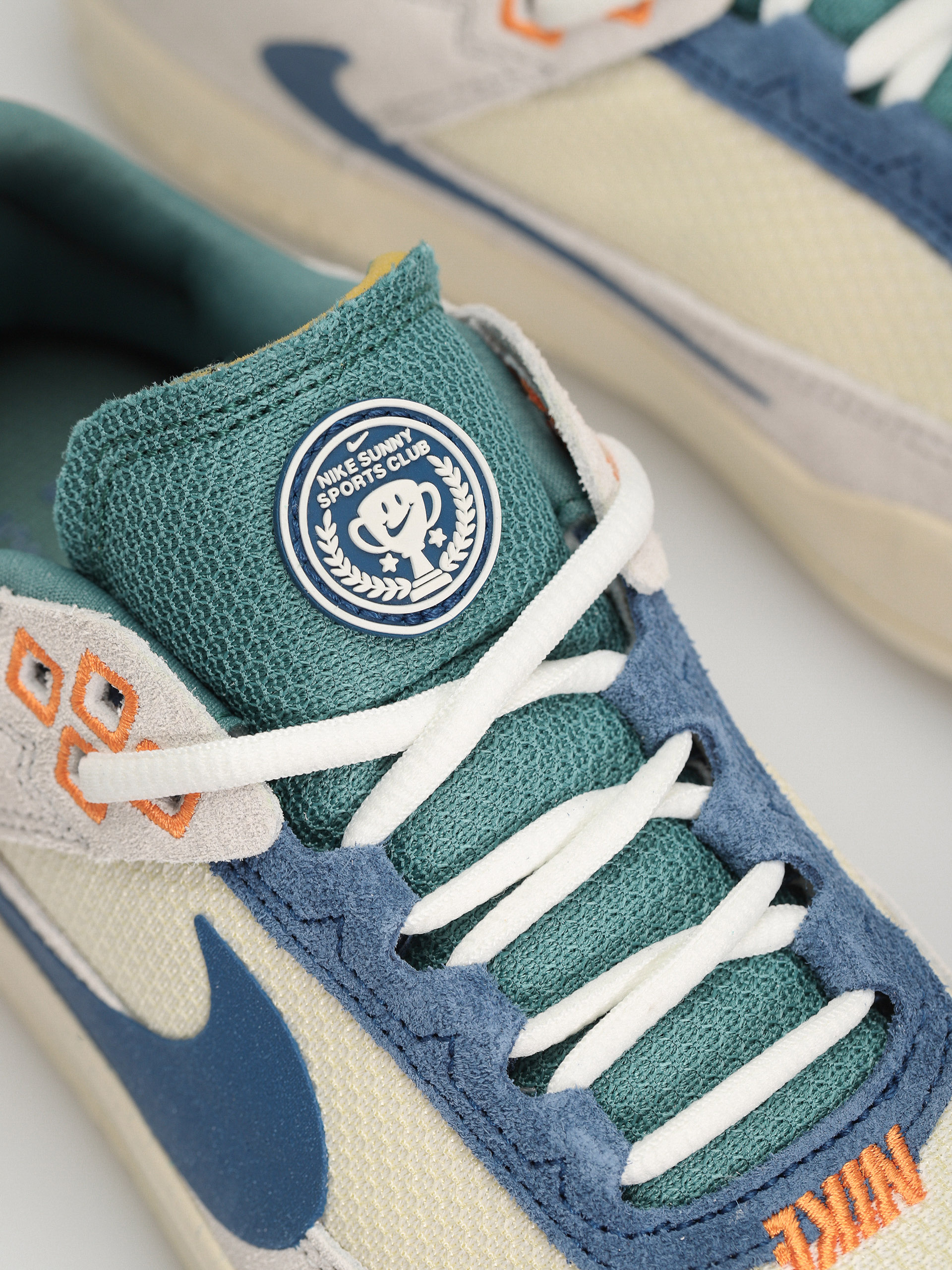 Pantofi Nike SB Day One JR (sail/court blue coconut milk photon dust)