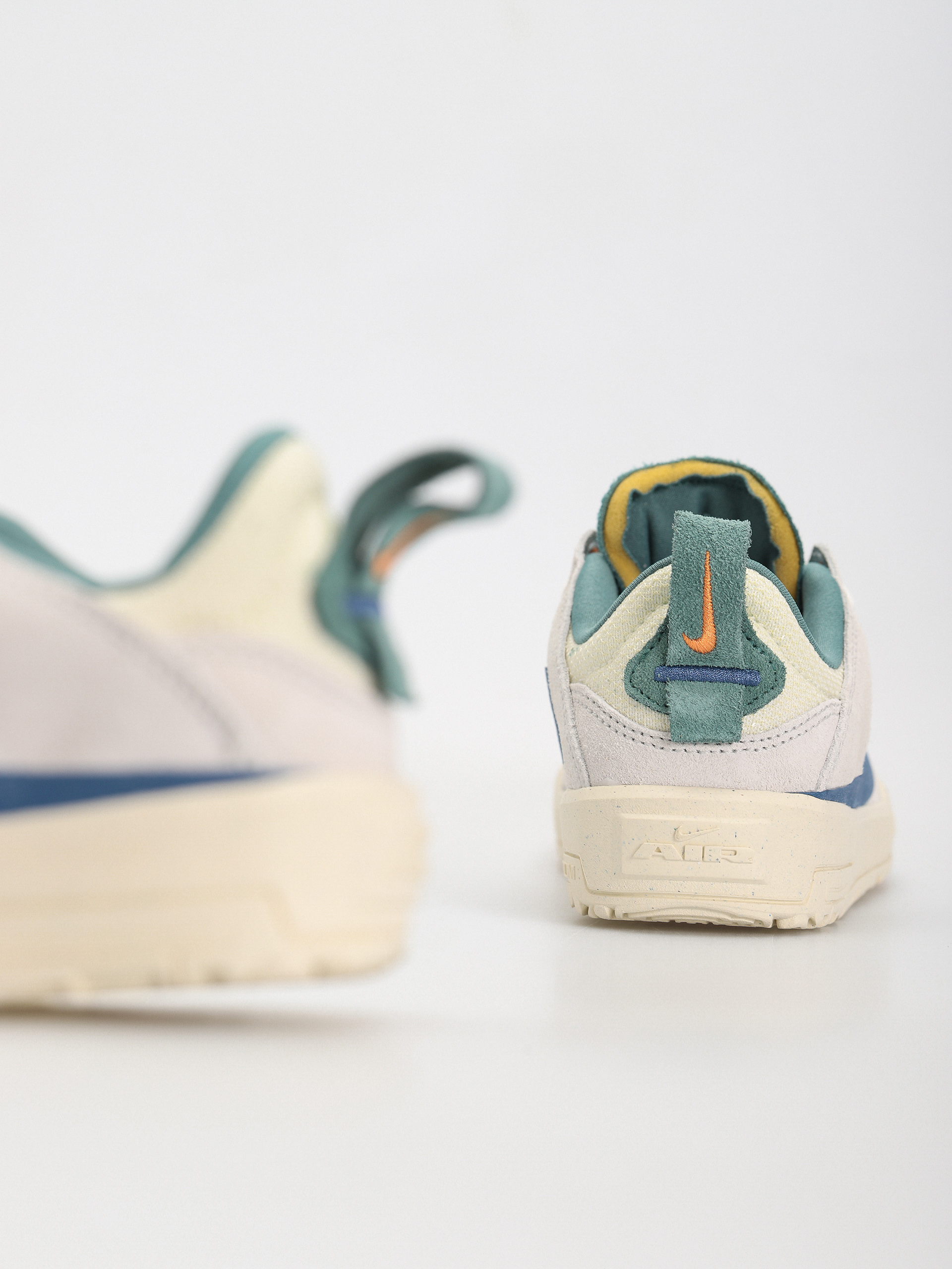 Pantofi Nike SB Day One JR (sail/court blue coconut milk photon dust)