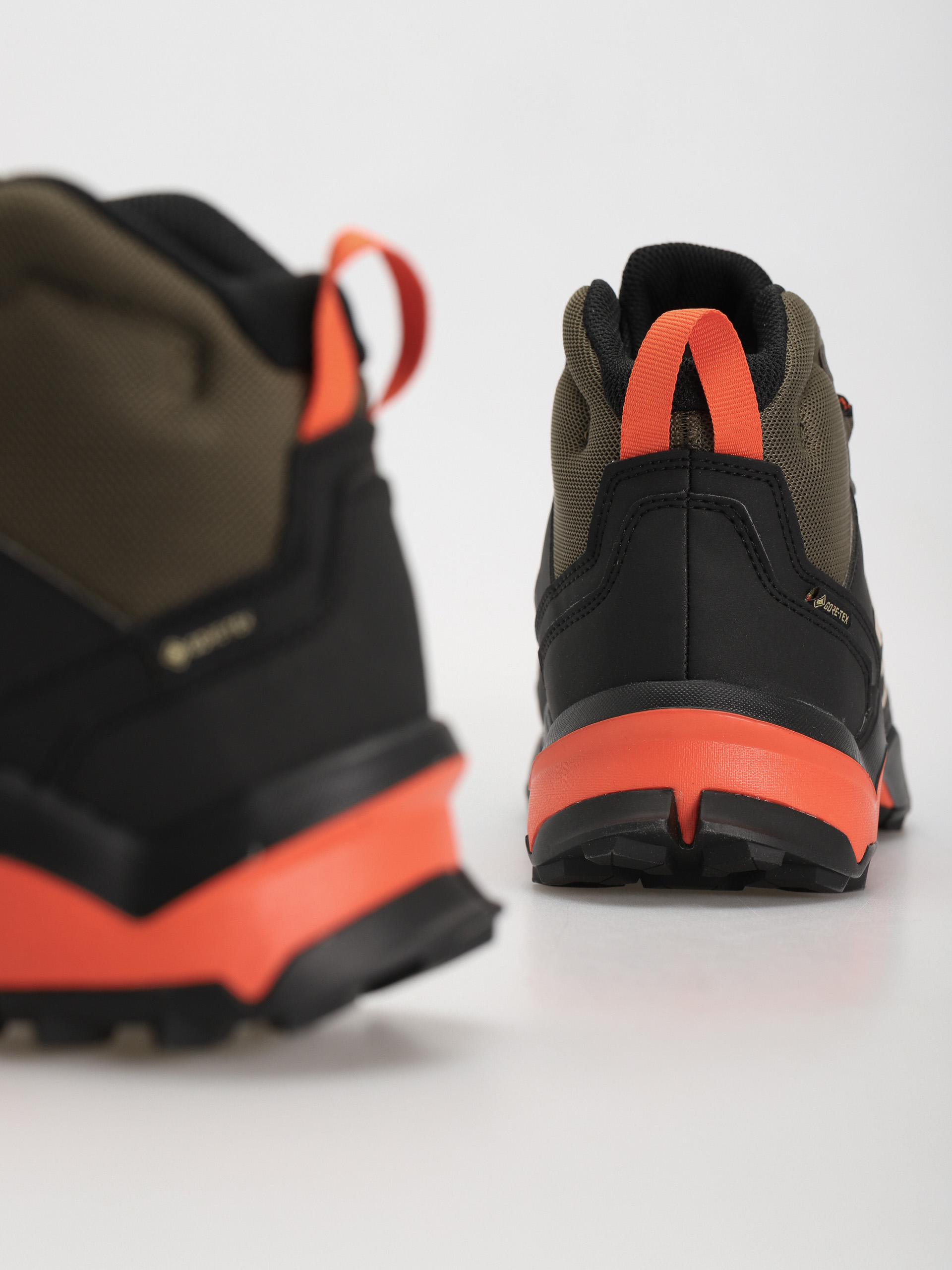 Pantofi adidas Terrex Ax4 Mid Gtx (olistr/wonbei/cblack)