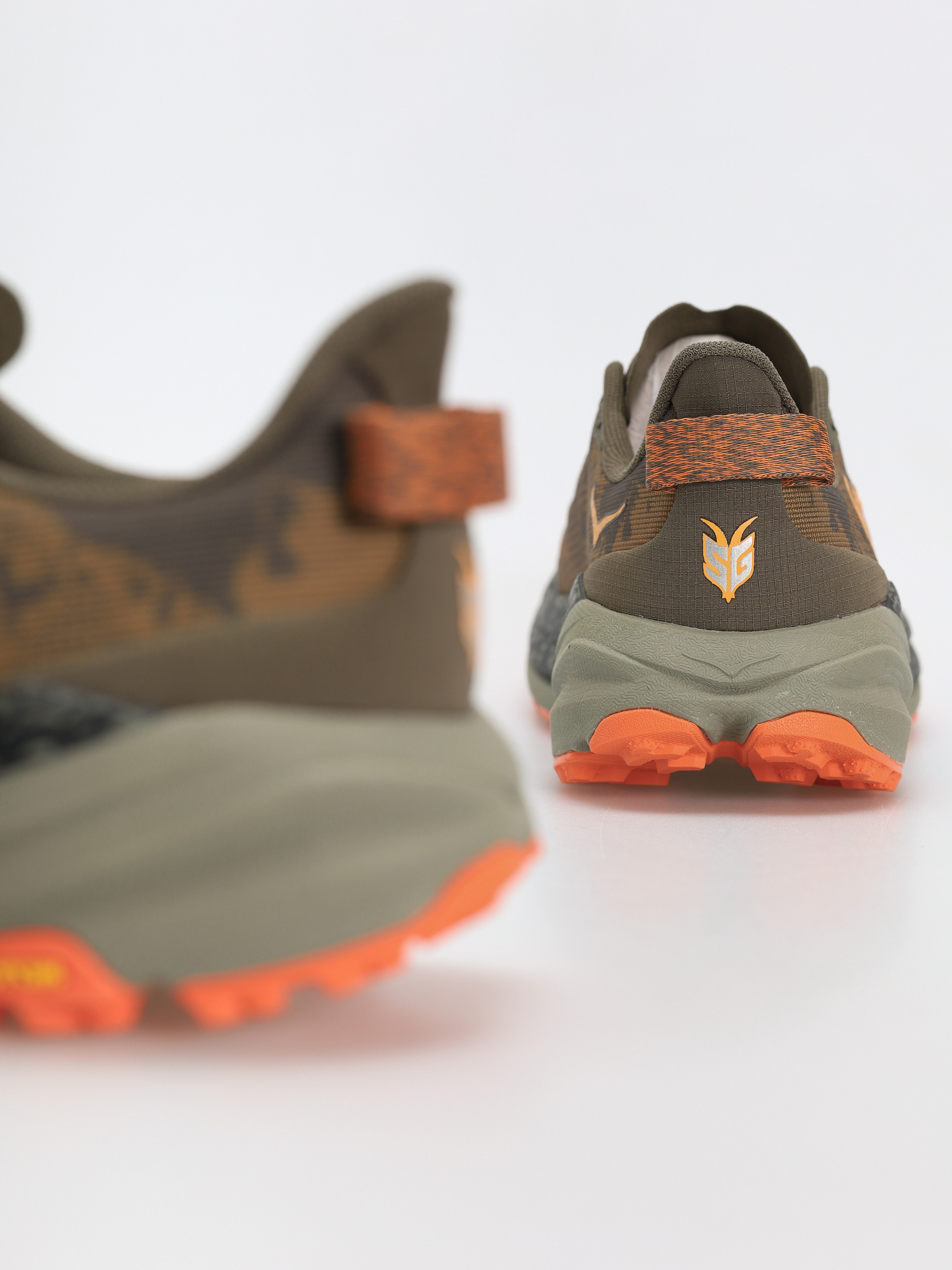 Pantofi Hoka Speedgoat 6 (antique olive/squash)