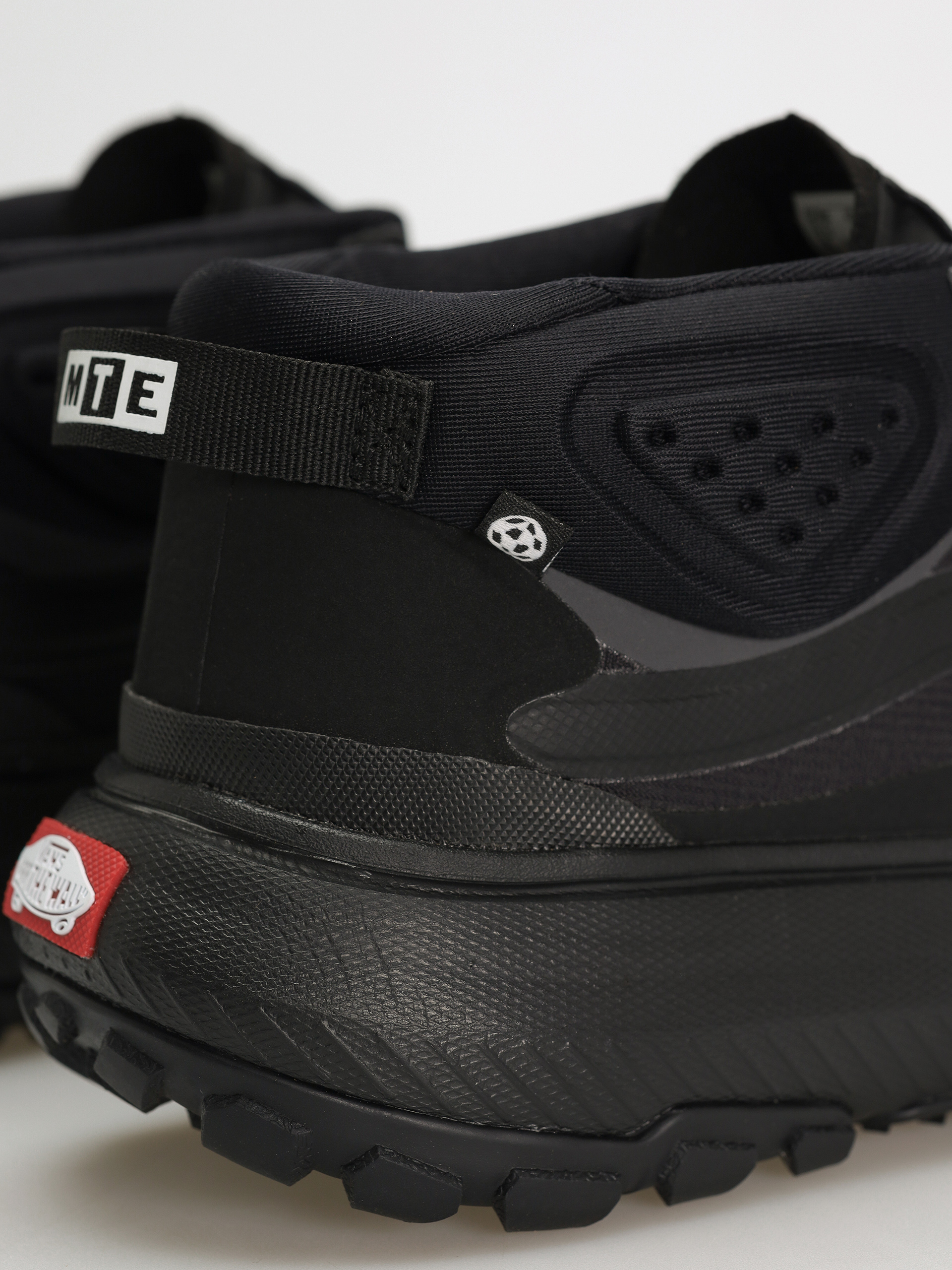 Pantofi Vans Crosspath Mid MTE (black/black)