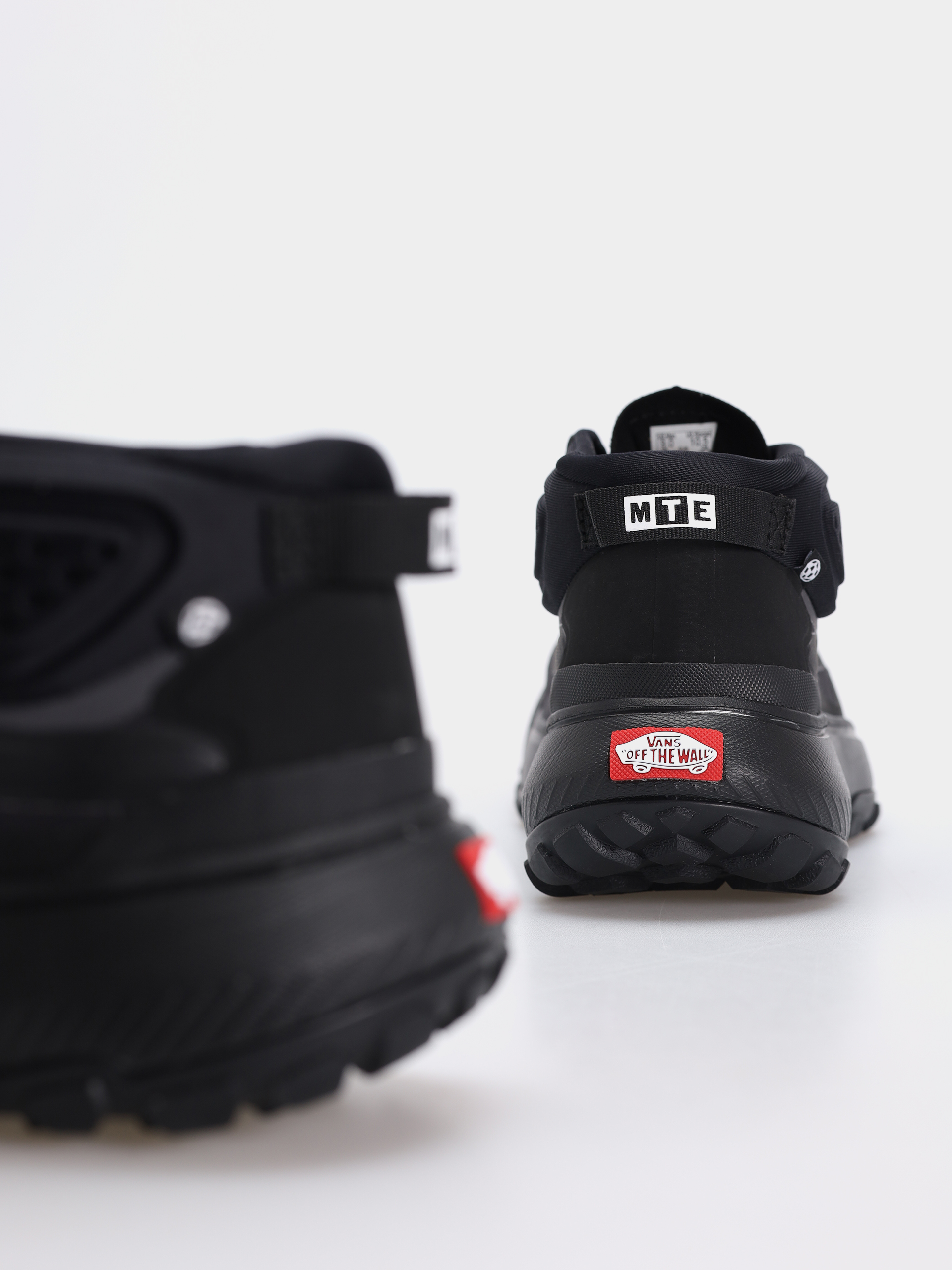 Pantofi Vans Crosspath Mid MTE (black/black)