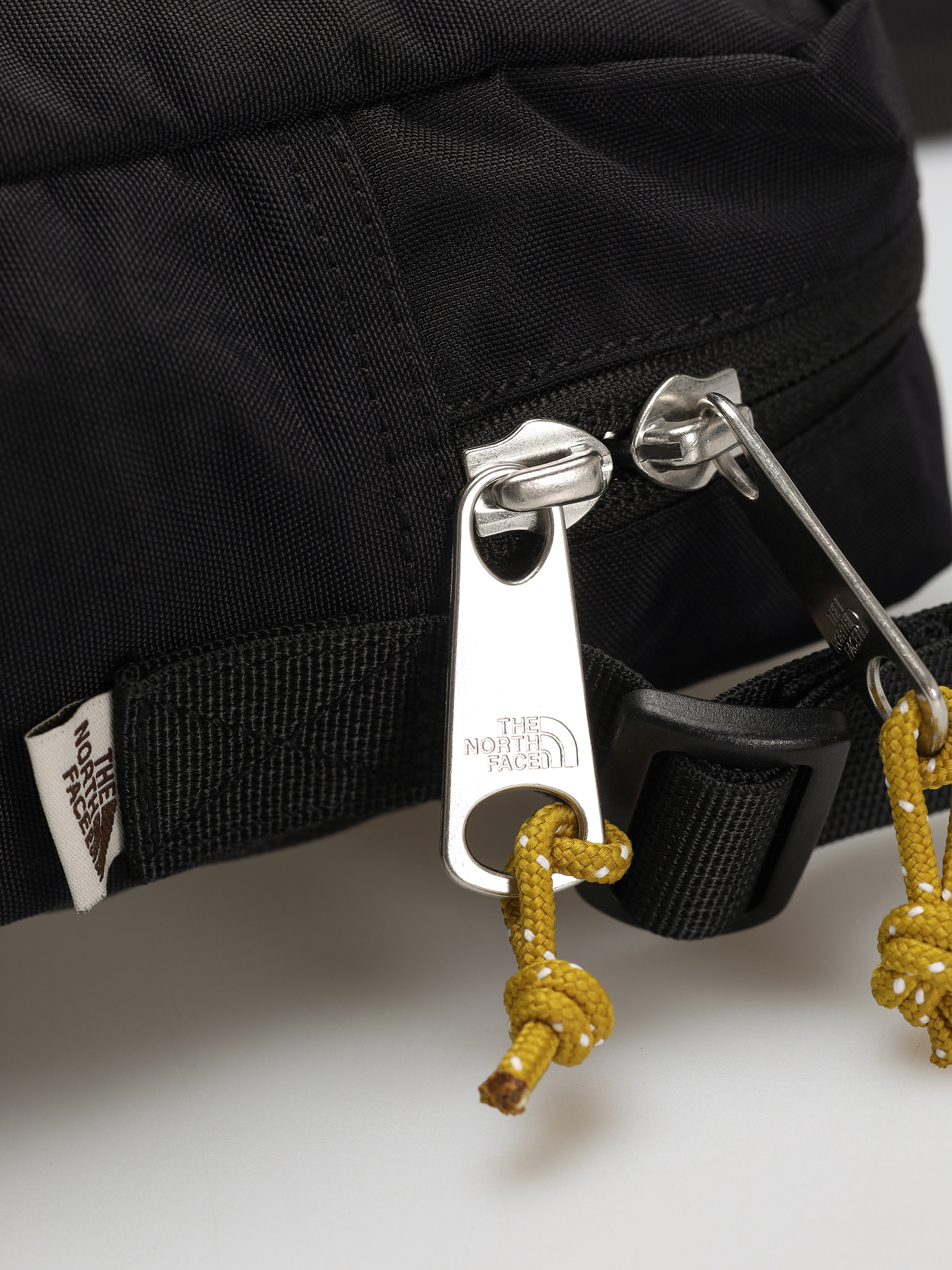 Geantă The North Face Berkeley Crossbody (tnf black/mineral gold/)