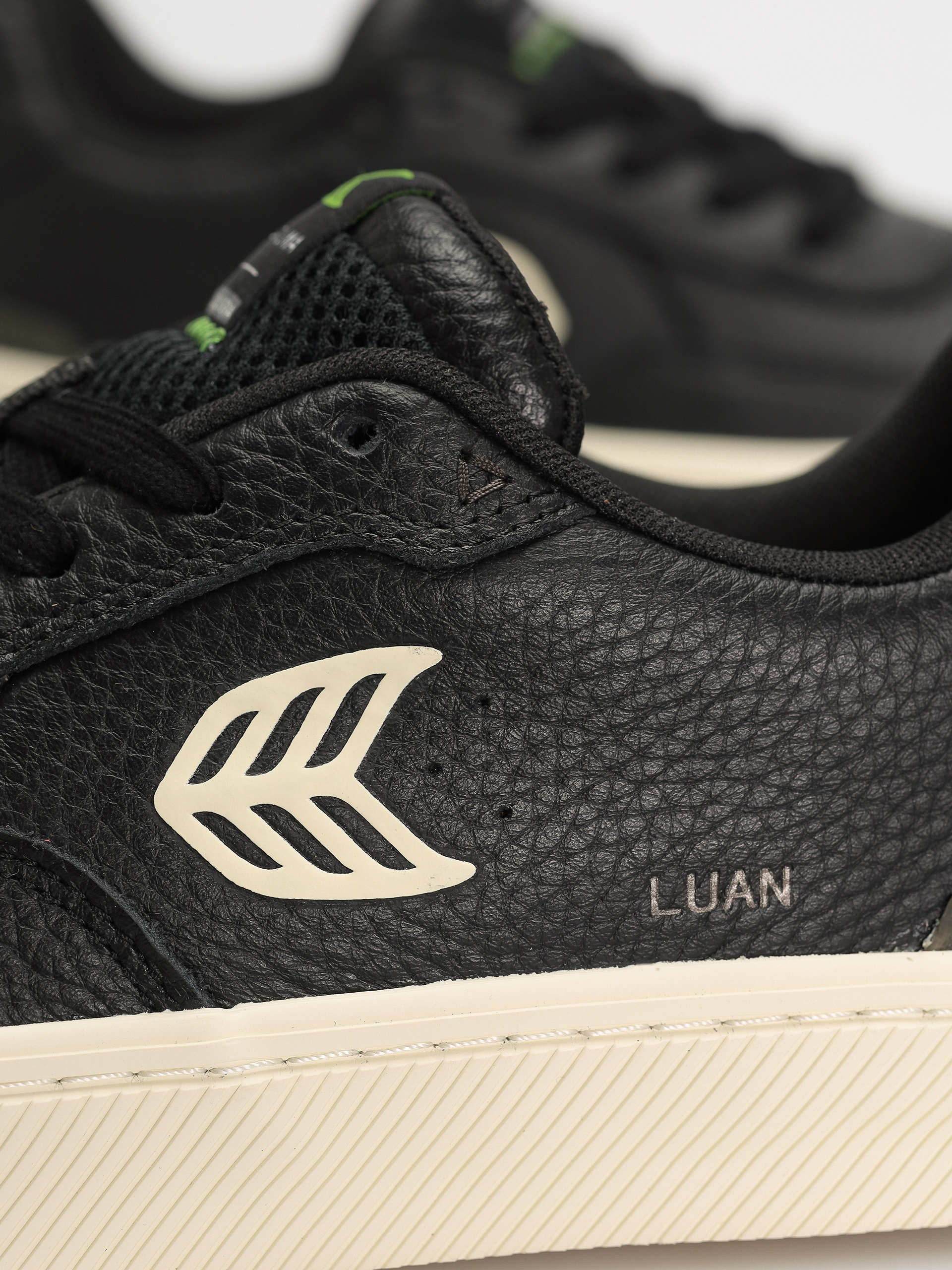 Pantofi Cariuma Luan Pro (black/ivory)