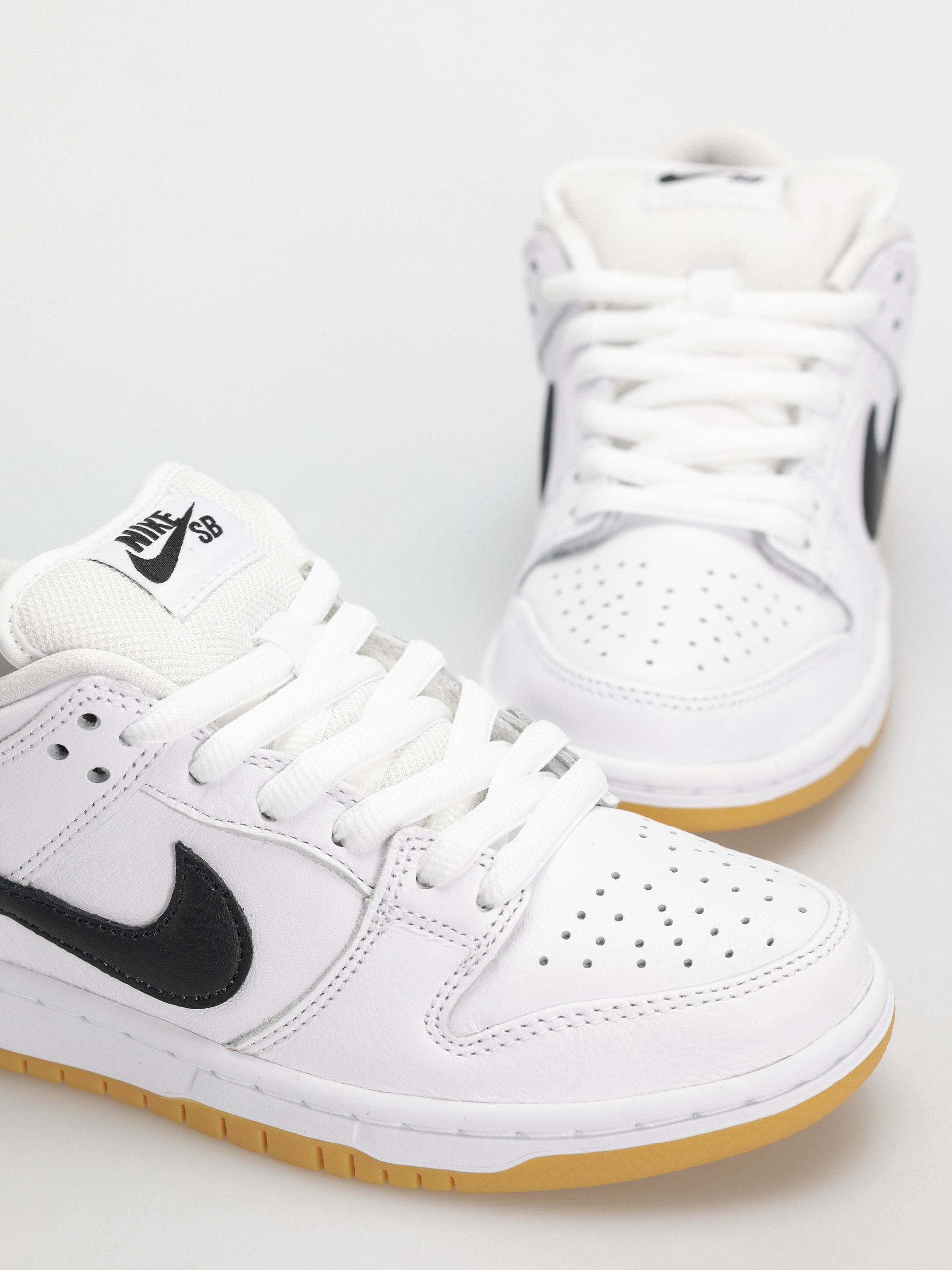 Pantofi Nike SB Dunk Low Pro Aa (white/black white gum light brown)