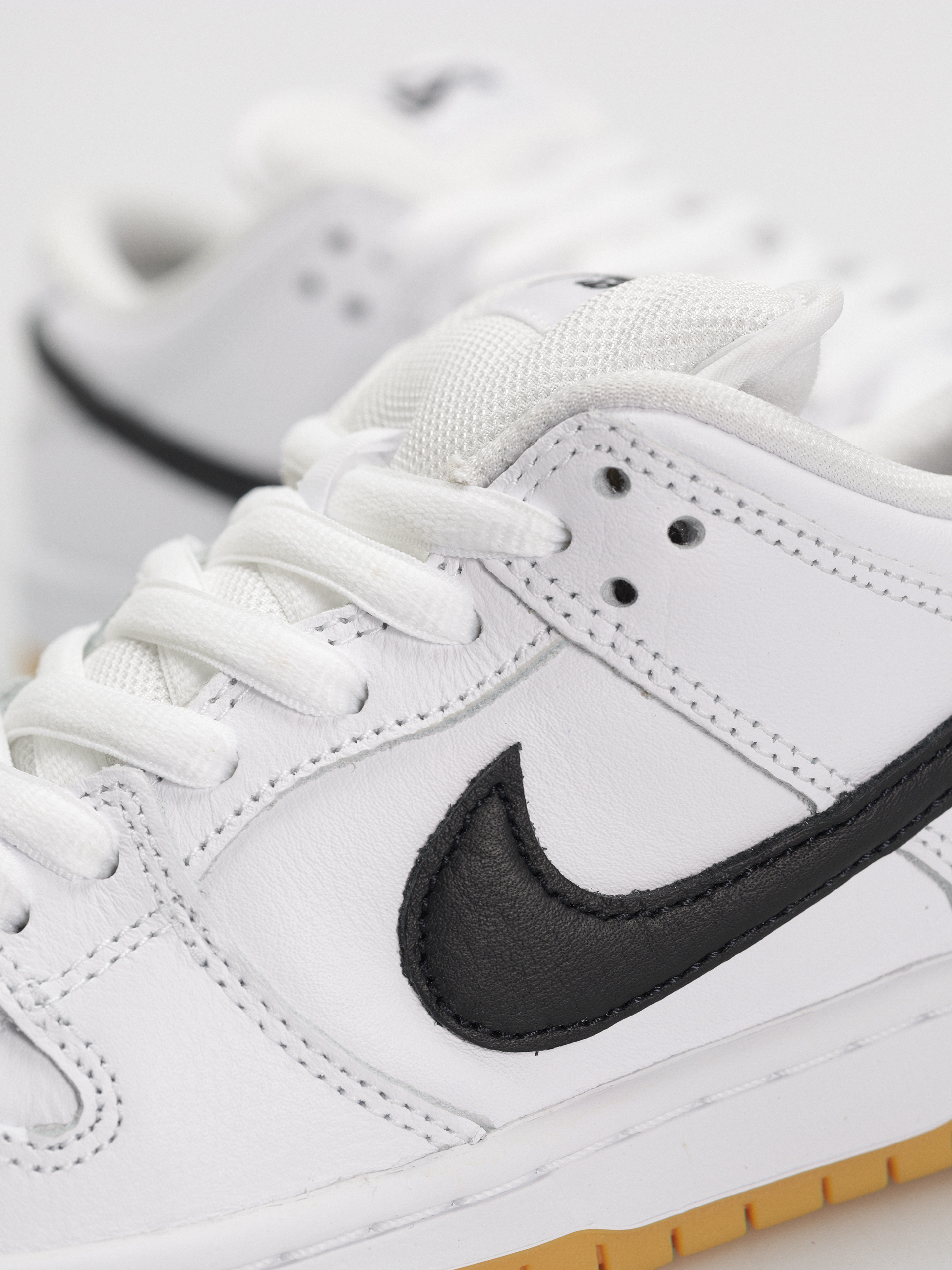 Pantofi Nike SB Dunk Low Pro Aa (white/black white gum light brown)