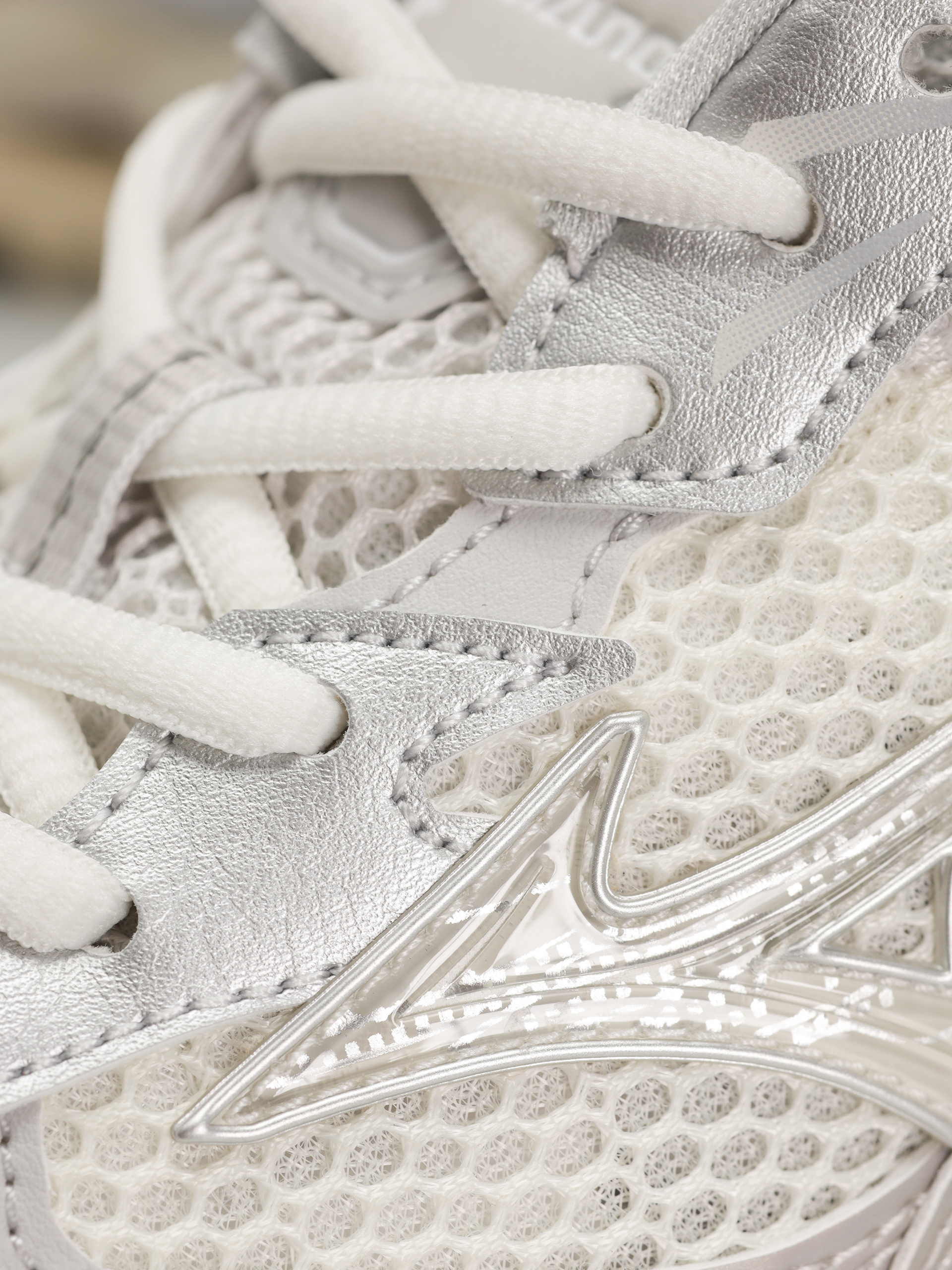 Pantofi Mizuno Wave Rider 10 - alb, argit (white/white sand