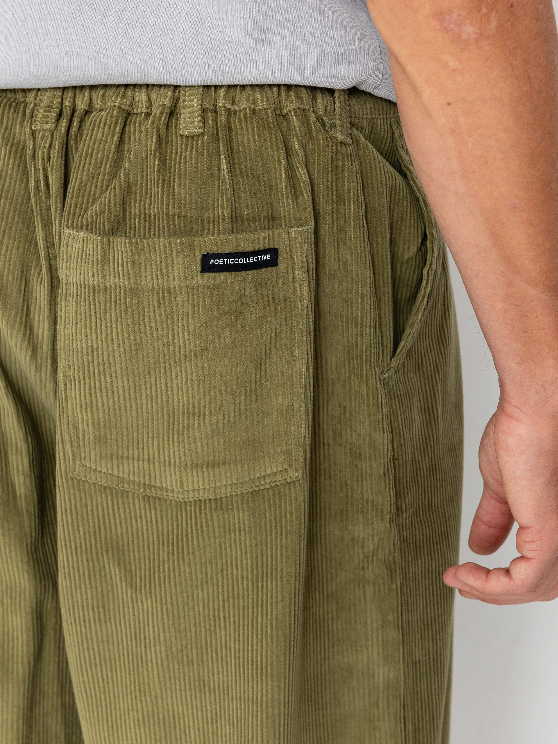 Pantaloni Poetic Collective Ballon (olive green corduroy)
