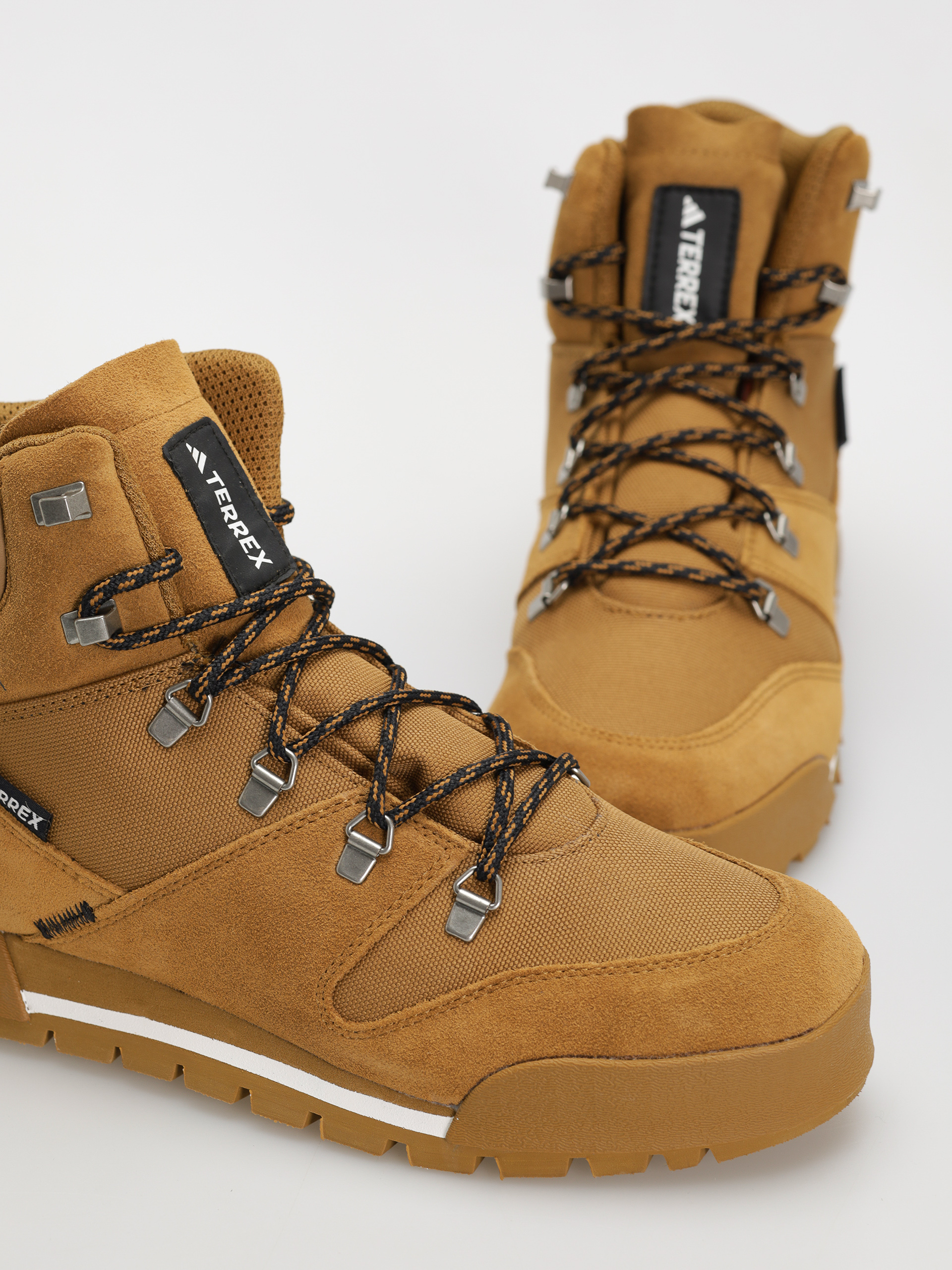 Pantofi adidas Terrex Snowpitch C. - alb, bej (brostr/brostr/seimor)