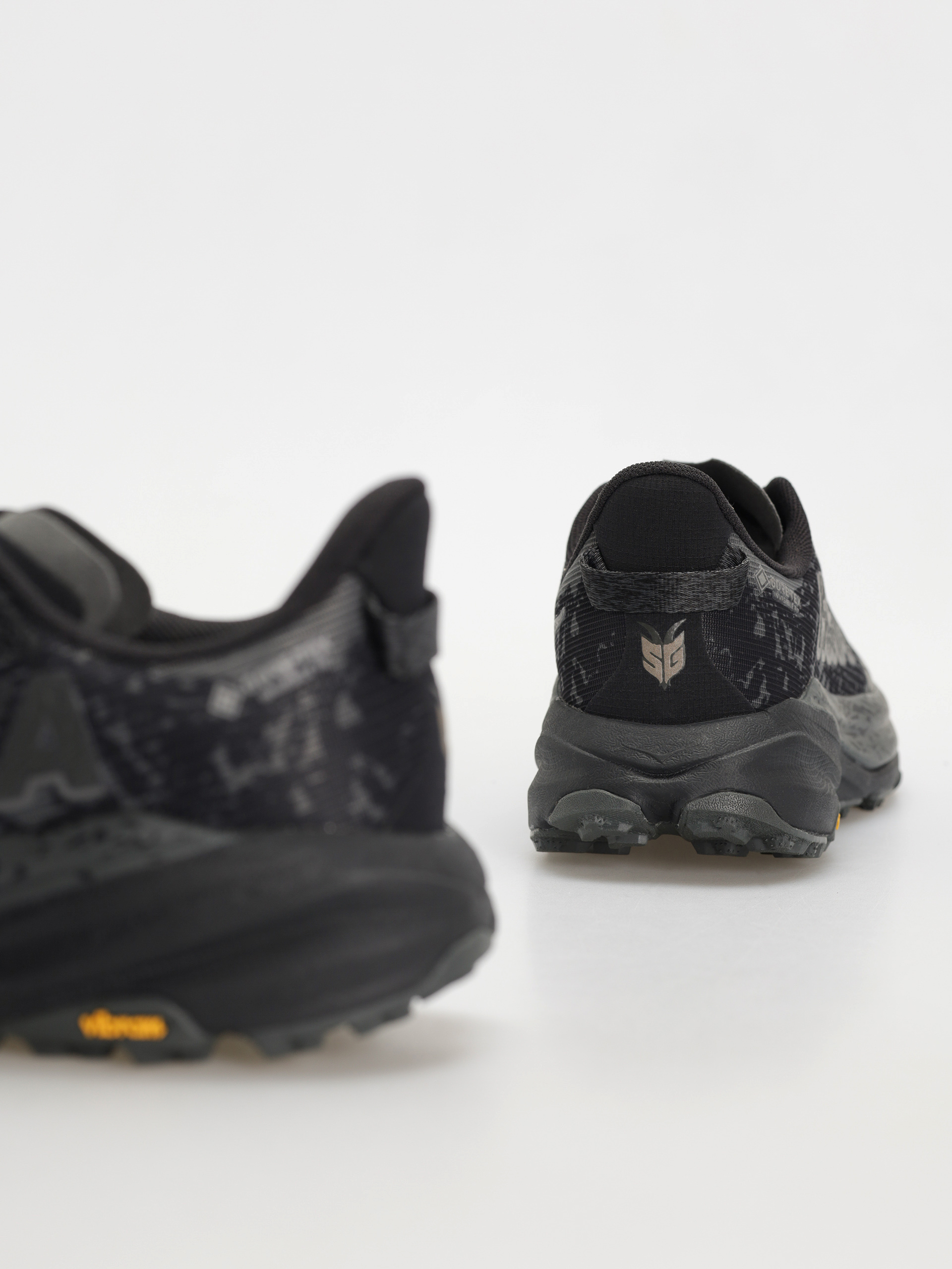 Pantofi Hoka Speedgoat 6 (black/outer orbit)