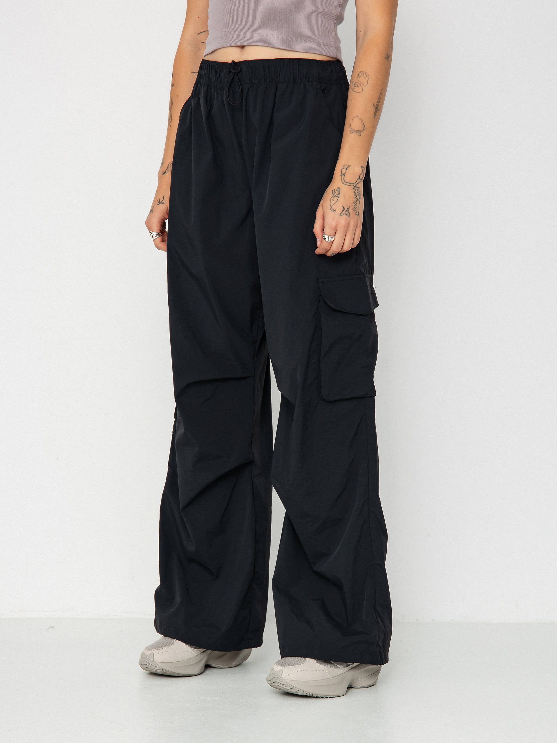 Pantaloni New Balance Nylon Cargo Wmn (black)