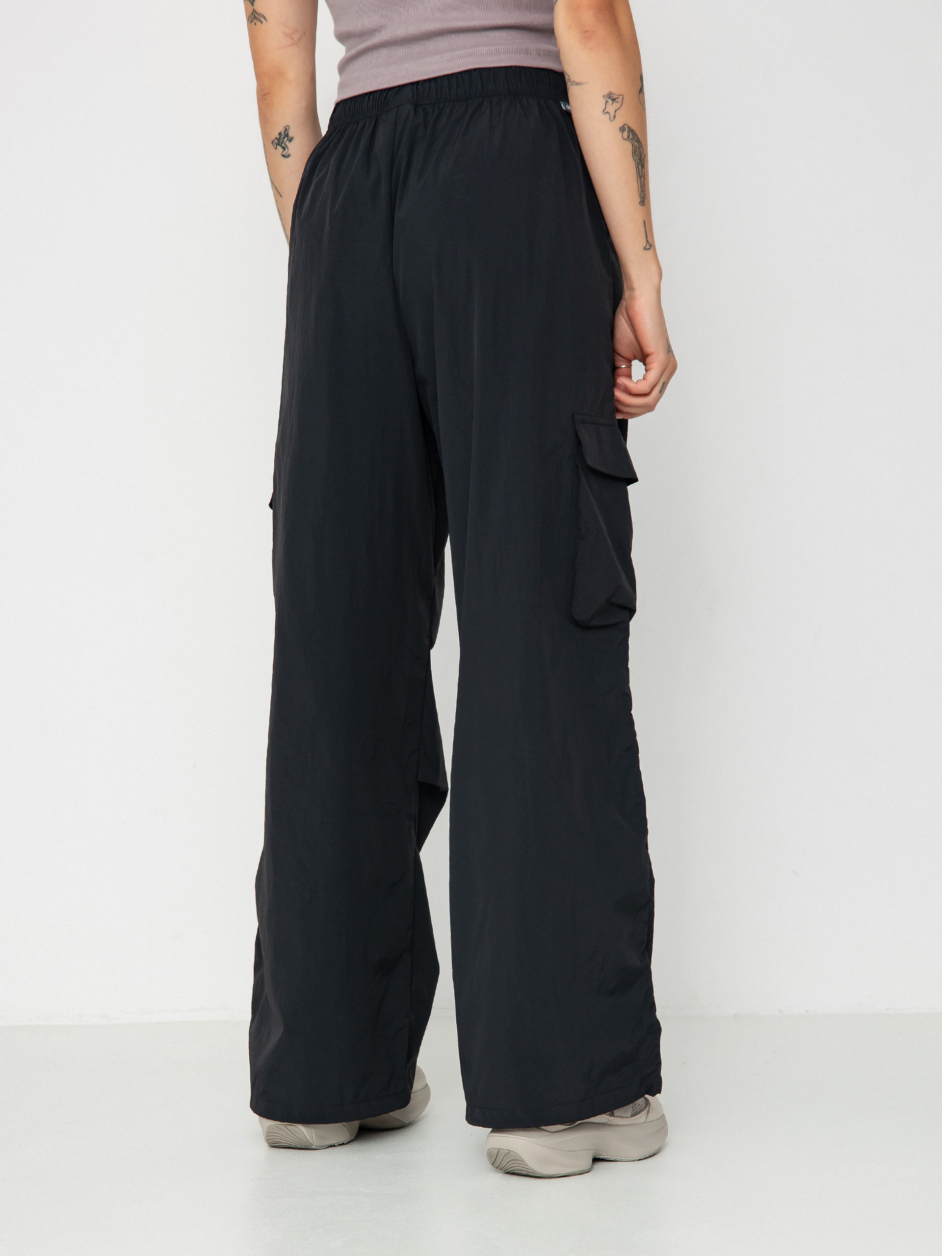 Pantaloni New Balance Nylon Cargo Wmn (black)