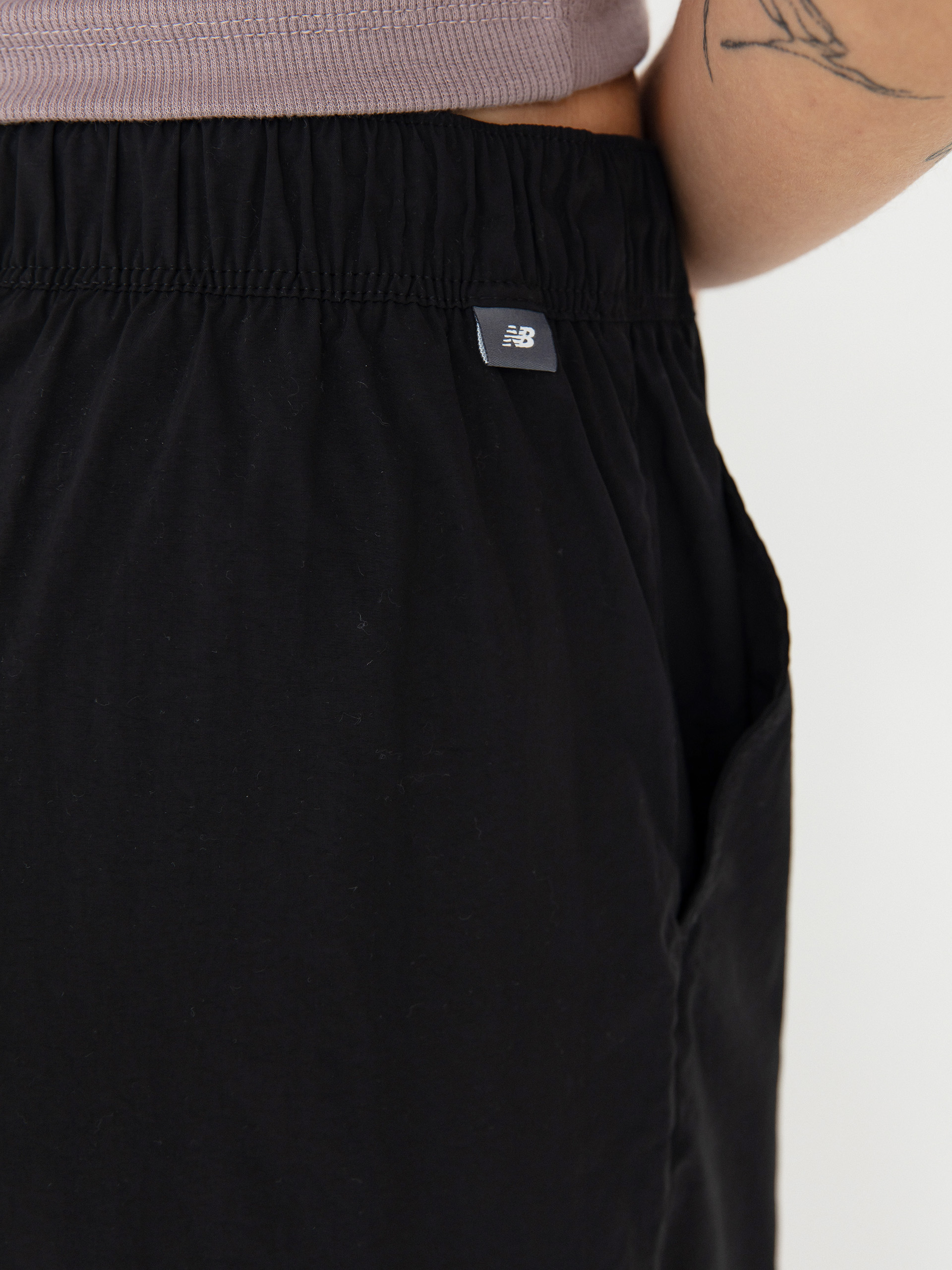 Pantaloni New Balance Nylon Cargo Wmn (black)