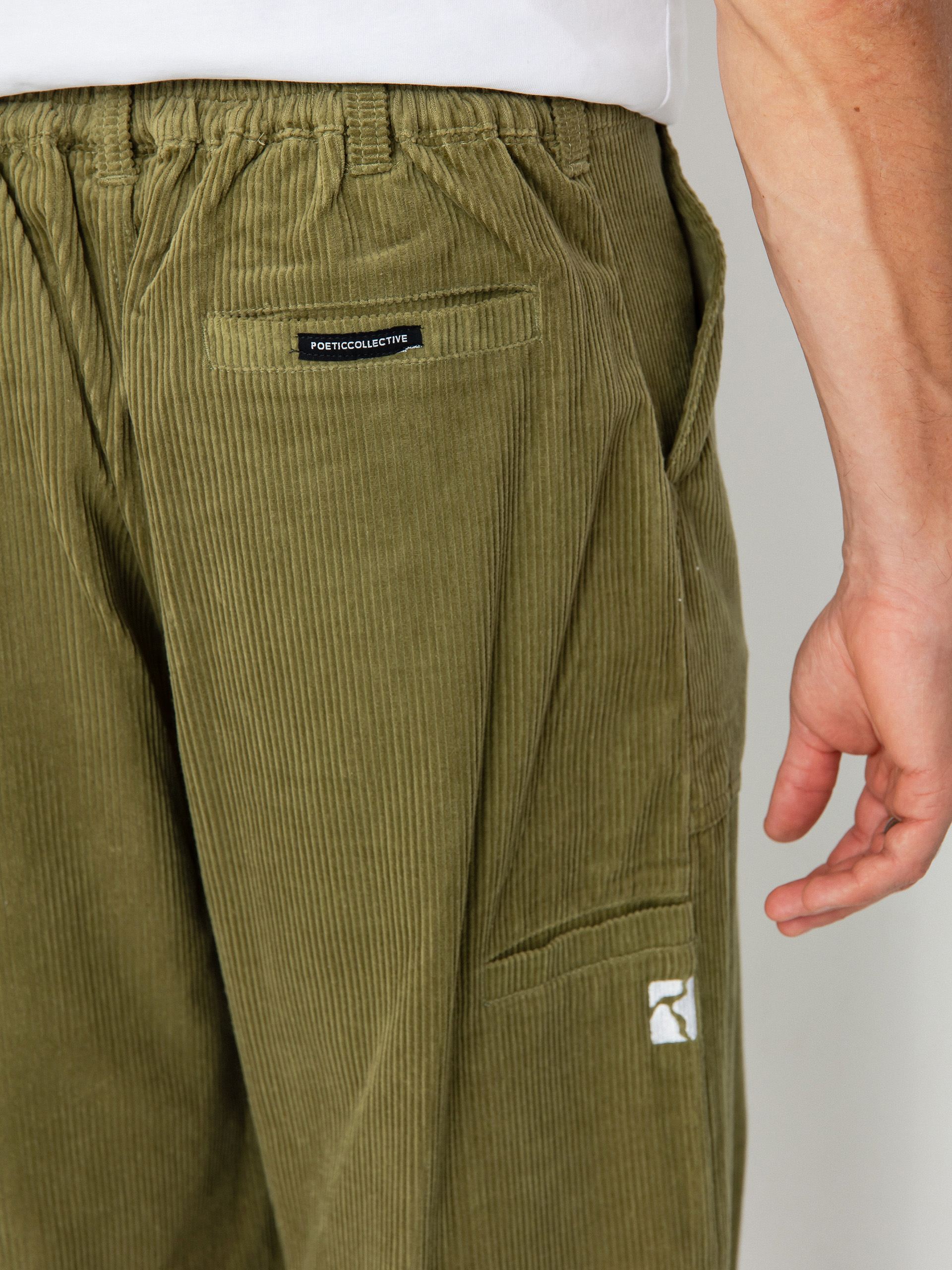 Pantaloni Poetic Collective Painter (olive corduroy)