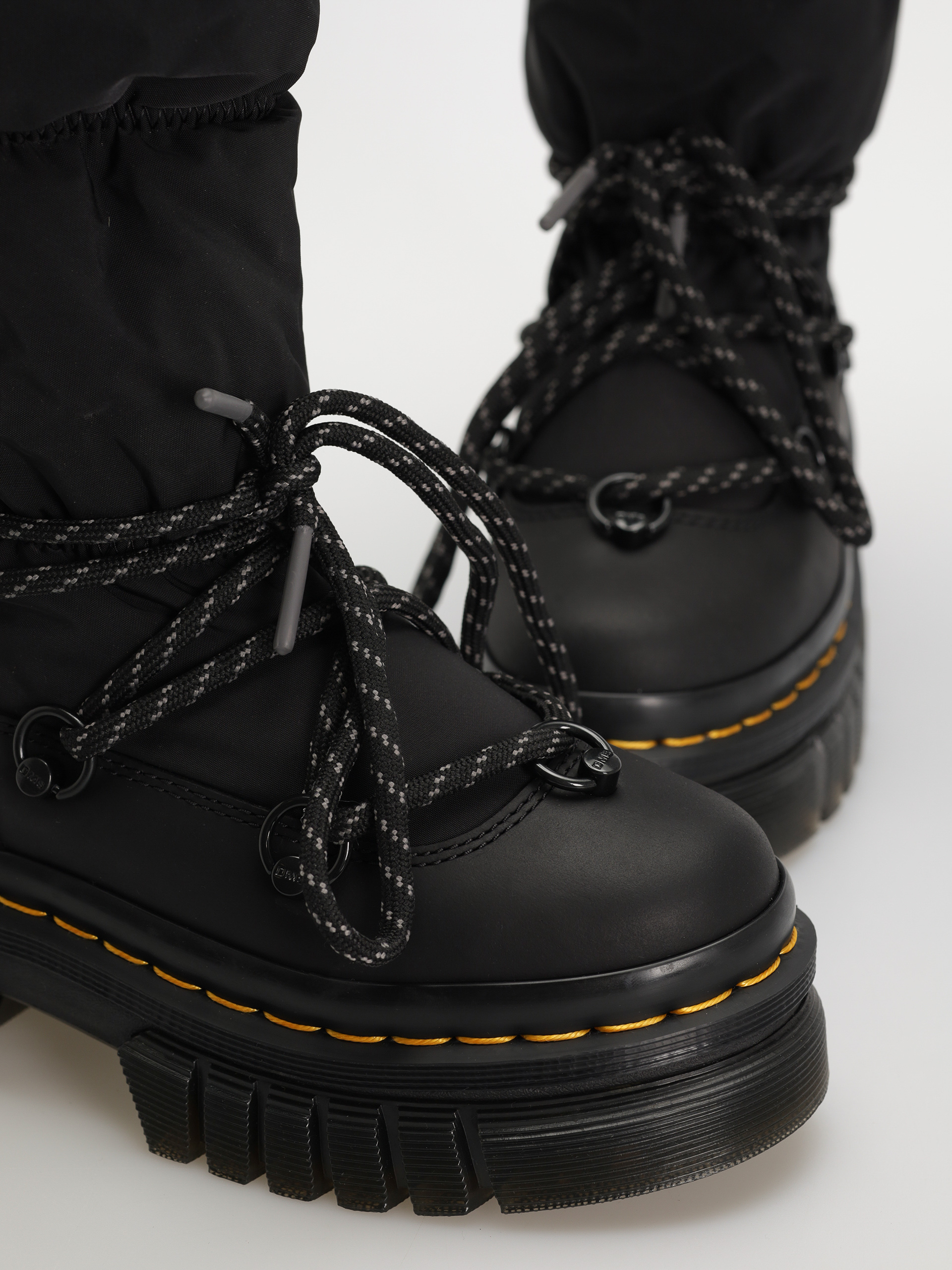 Pantofi Dr. Martens Audrick Padded Hi Wmn (black snowplow wp/soft poly)