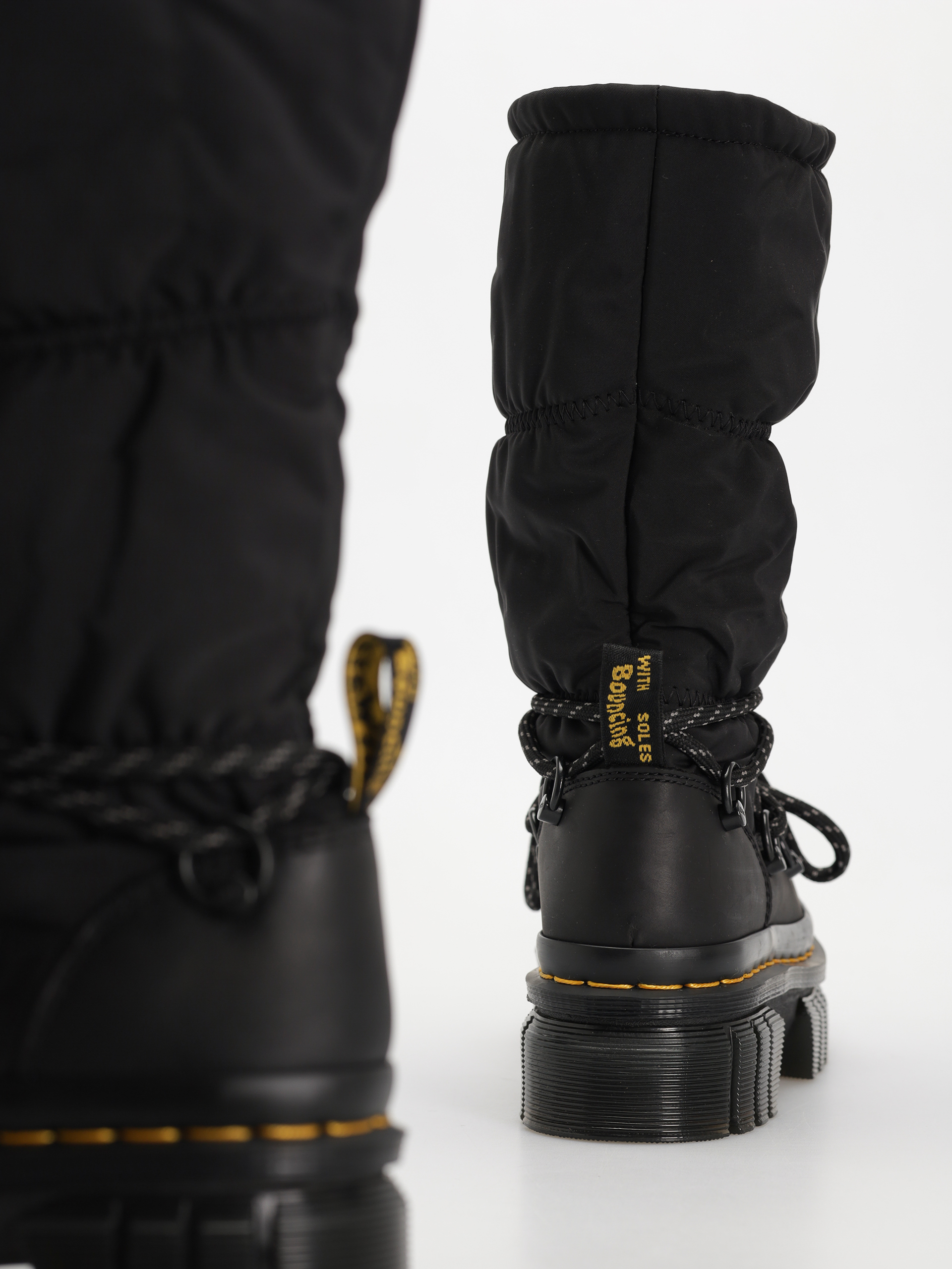 Pantofi Dr. Martens Audrick Padded Hi Wmn (black snowplow wp/soft poly)