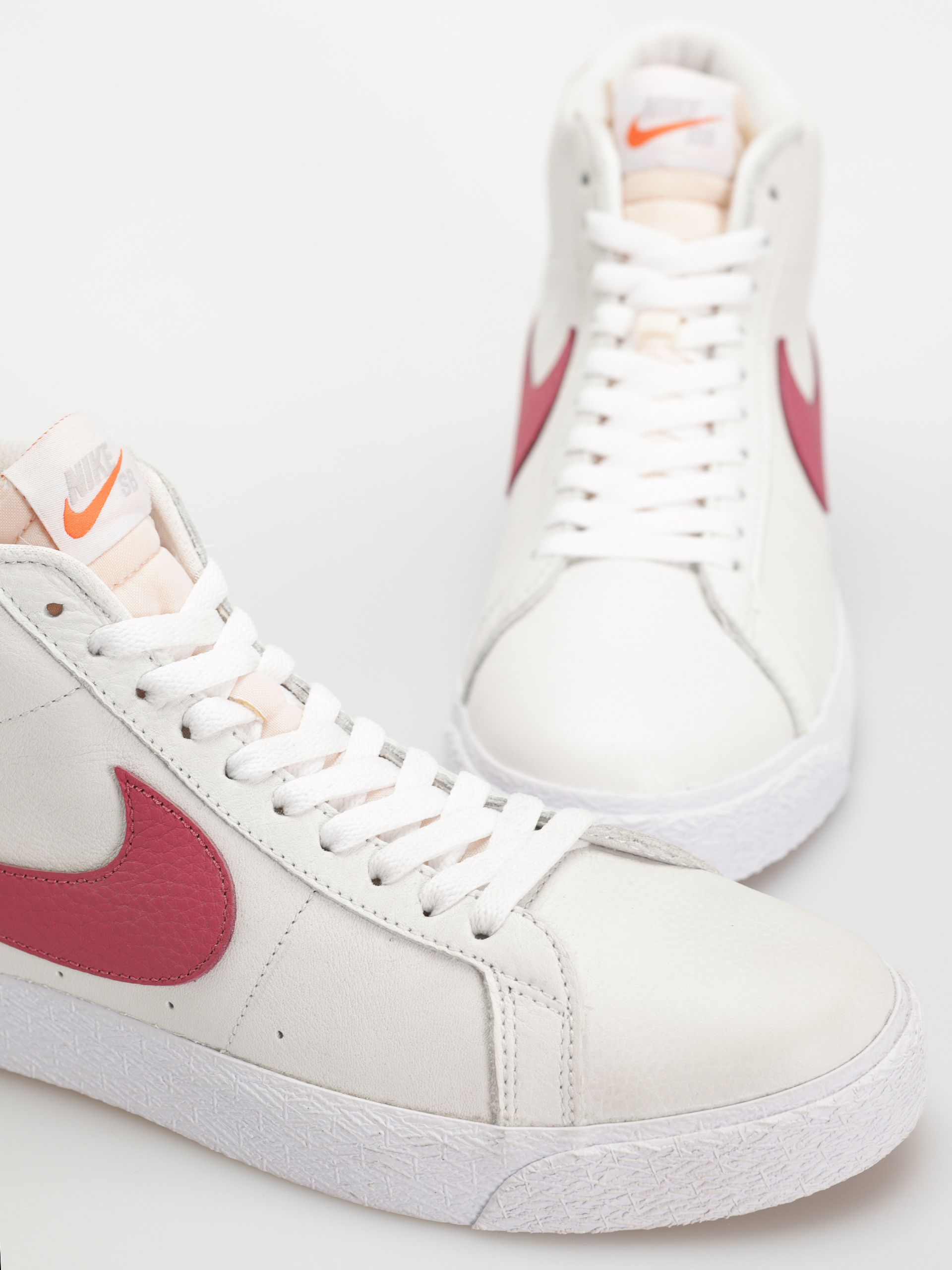 Pantofi Nike SB Zoom Blazer Mid Iso (white/sweet beet white sweet beet)