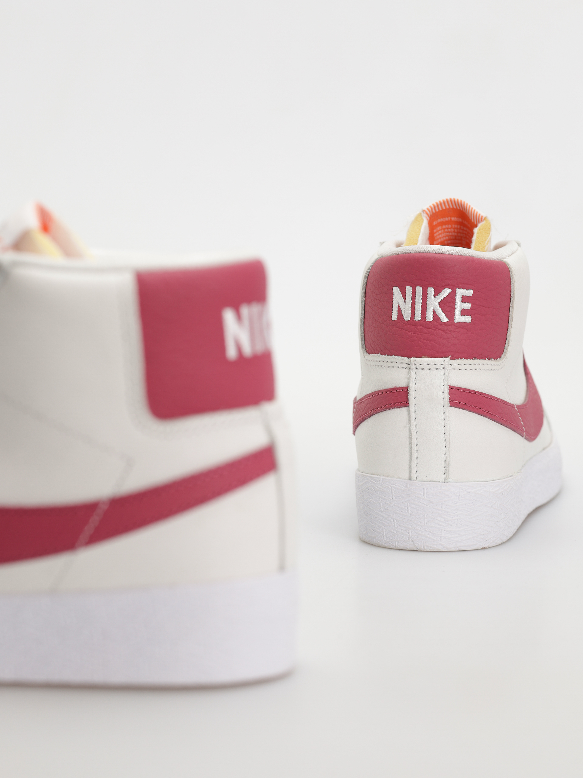 Pantofi Nike SB Zoom Blazer Mid Iso (white/sweet beet white sweet beet)