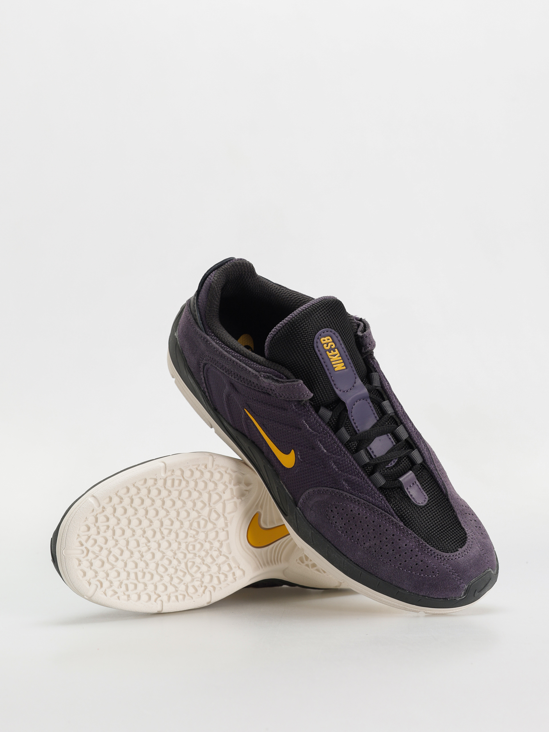 Pantofi Nike SB Vertebrae (dark raisin/university gold black)