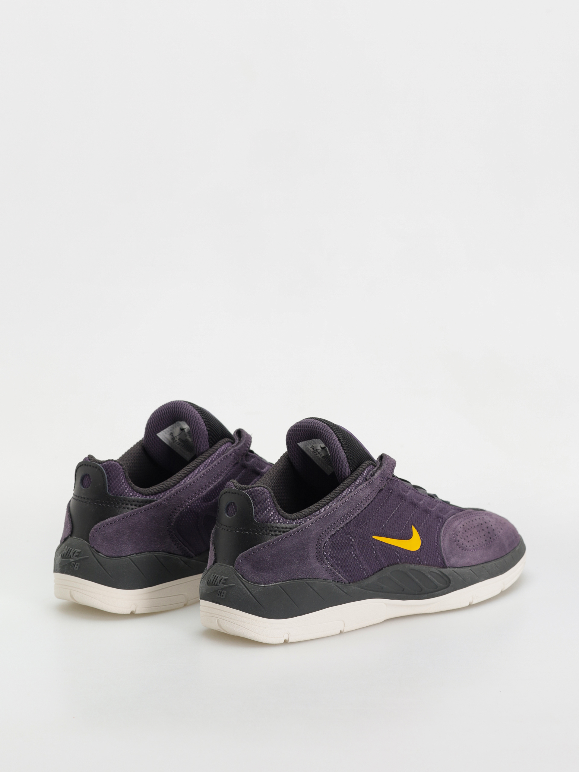 Pantofi Nike SB Vertebrae (dark raisin/university gold black)