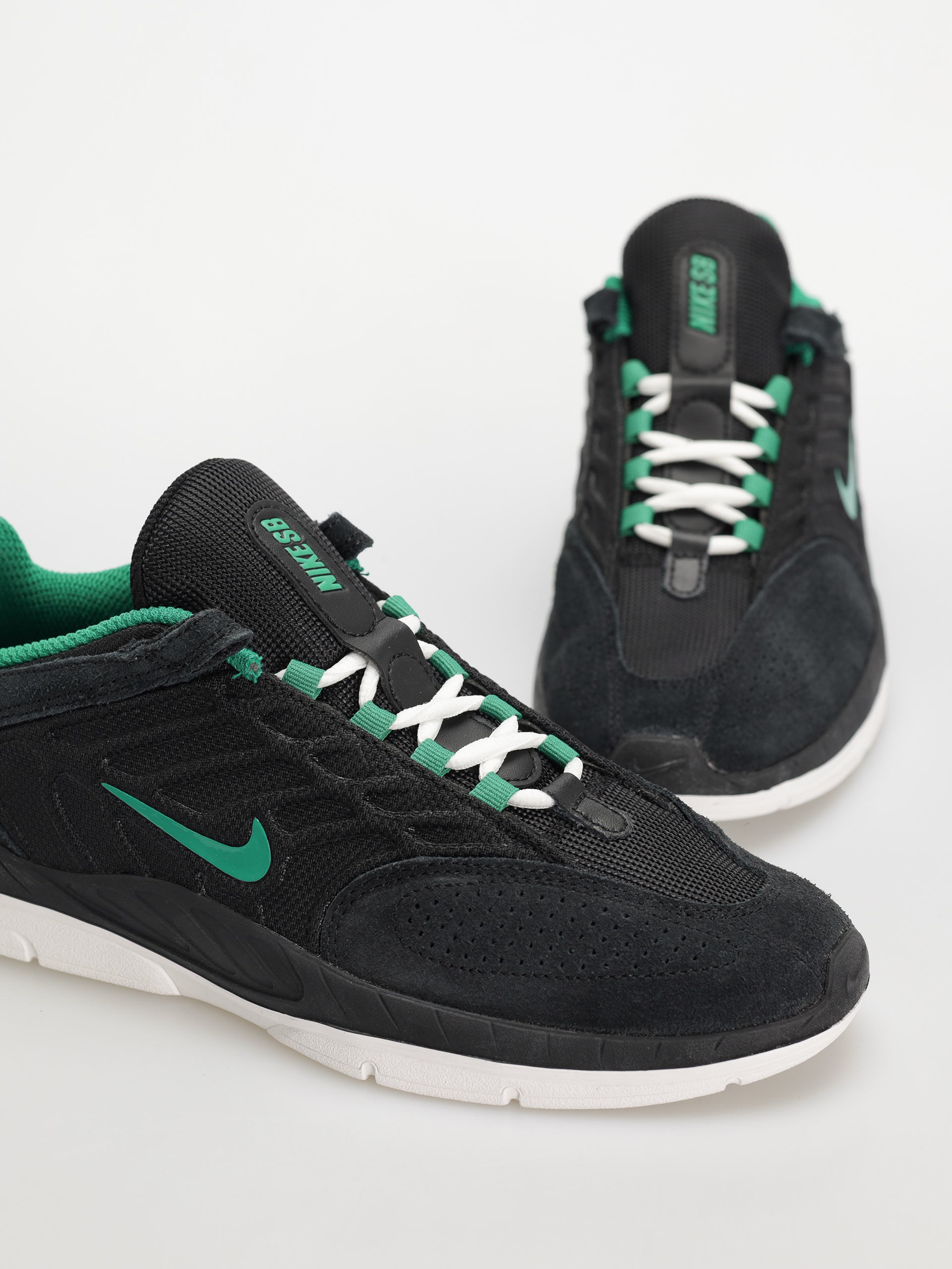 Pantofi Nike SB Vertebrae (black/malachite black summit white)