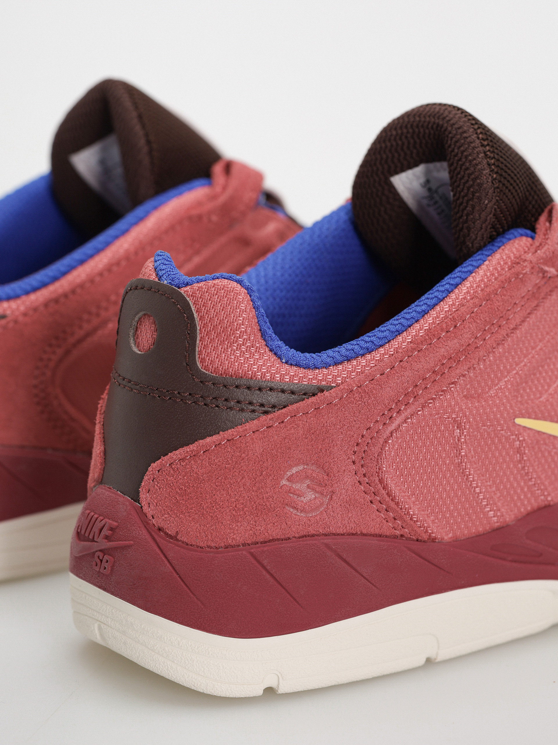 Pantofi Nike SB Vertebrae (adobe/melon tint earth noble red)