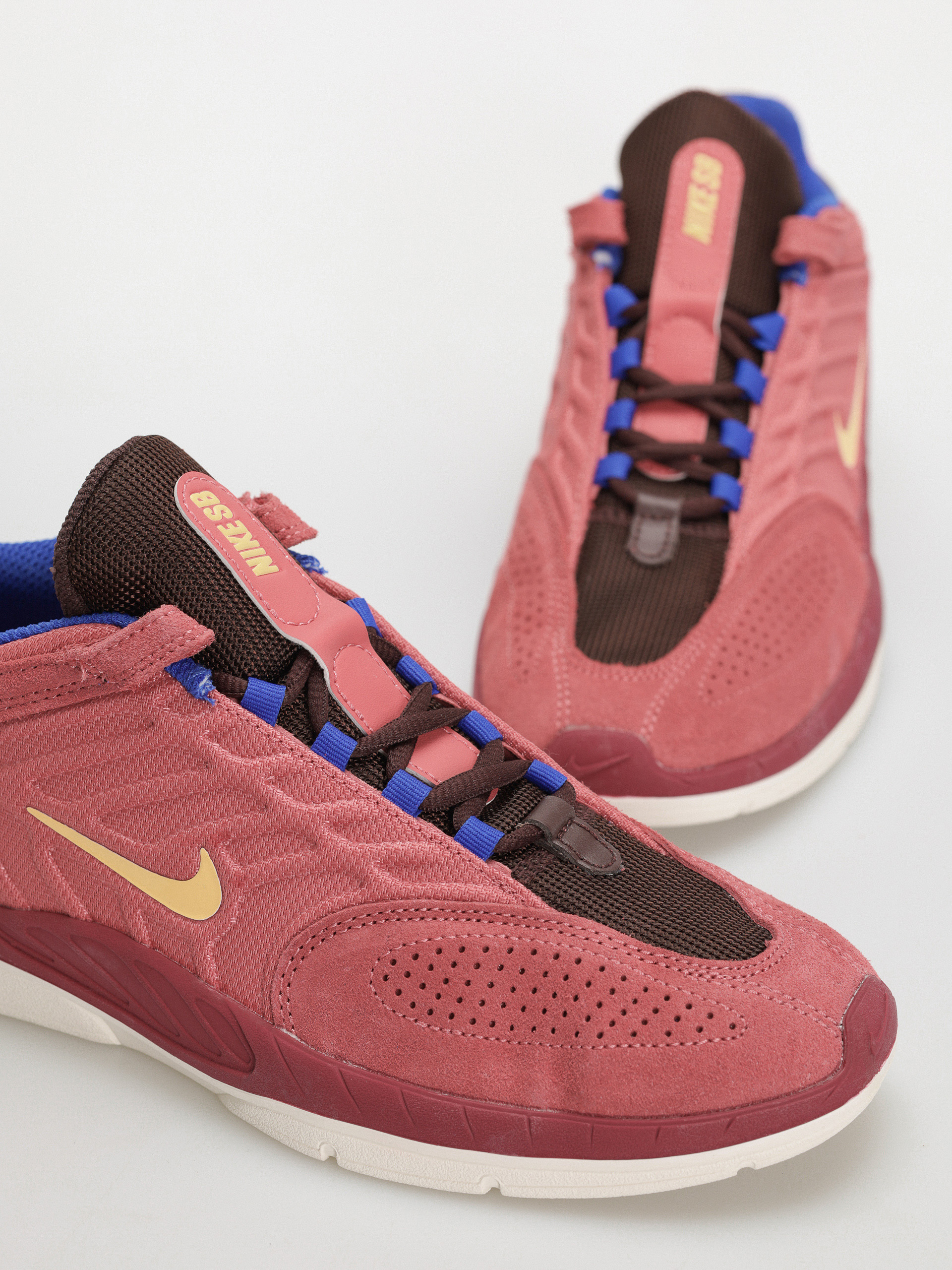 Pantofi Nike SB Vertebrae (adobe/melon tint earth noble red)