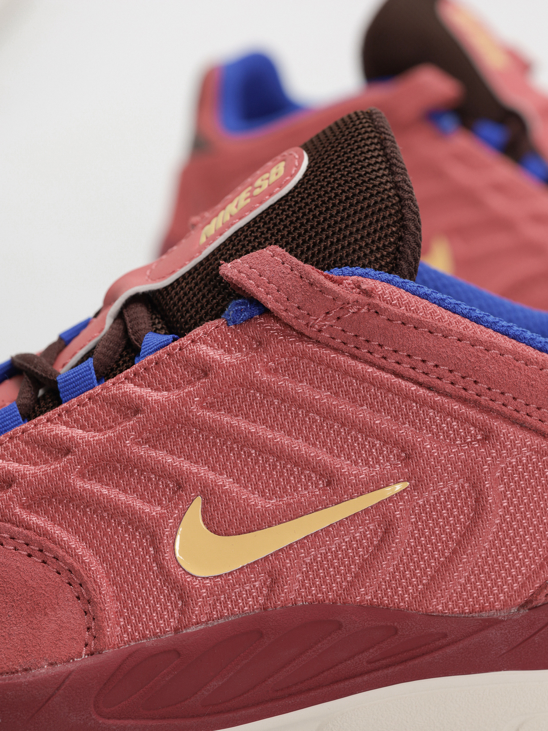 Pantofi Nike SB Vertebrae (adobe/melon tint earth noble red)